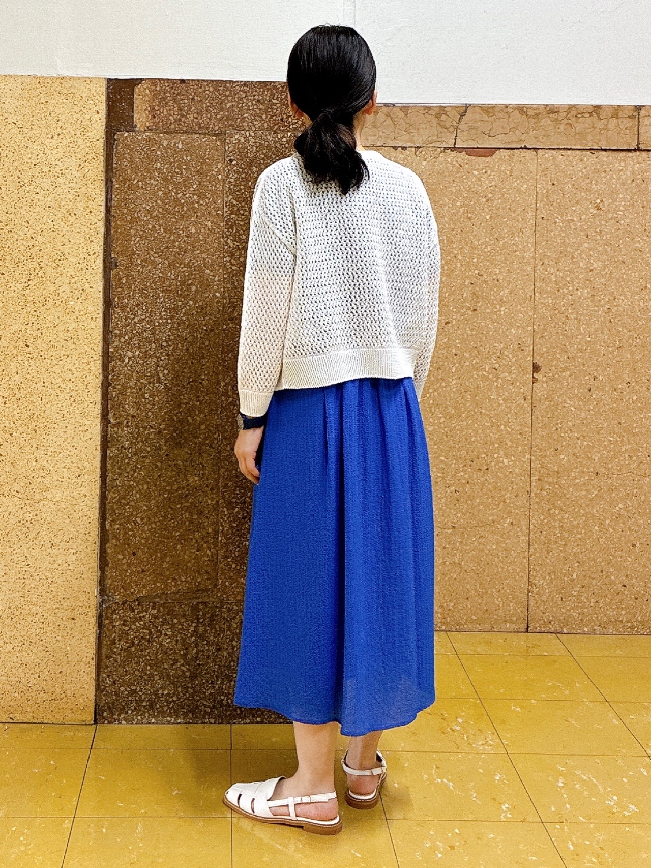 hattoriさんの「INDIVI｜【洗える／コットン】メッシュジップニットカーディガン」を使ったコーディネート