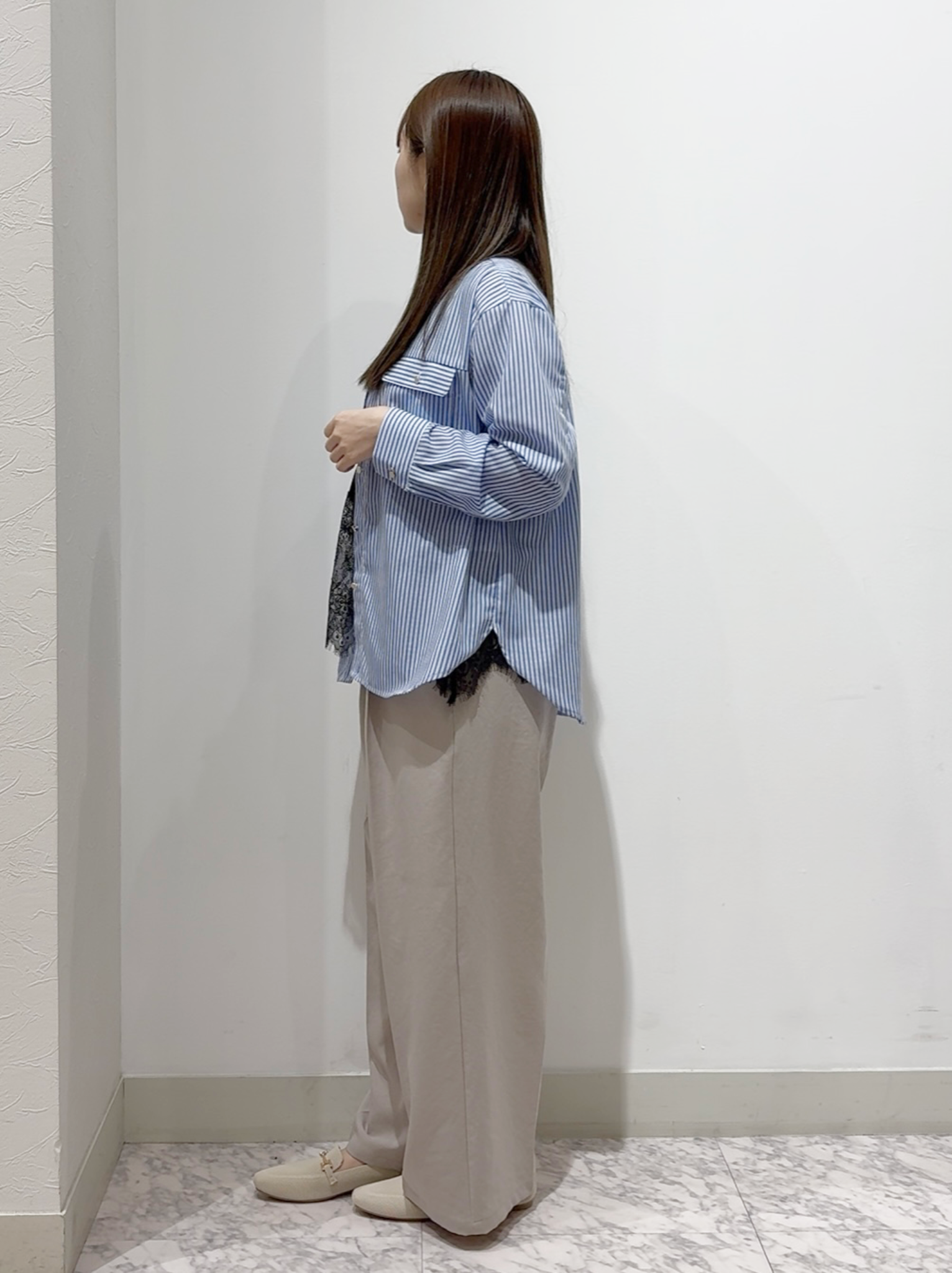 しかっちさんの「grove｜【貴島明日香さん着用】お仕事も普段も。今どきワークシャツブラウス」を使ったコーディネート
