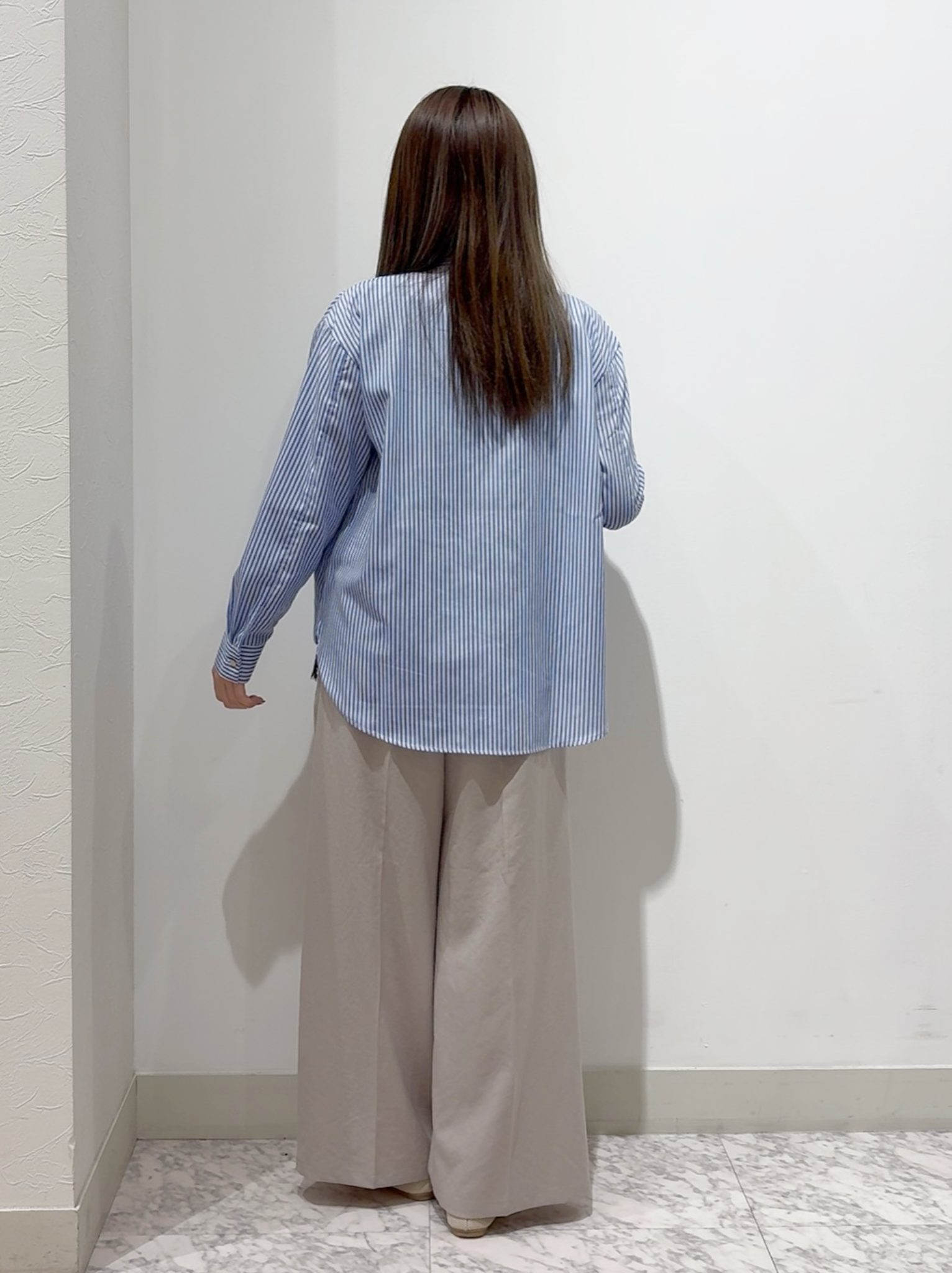 しかっちさんの「grove｜【貴島明日香さん着用】お仕事も普段も。今どきワークシャツブラウス」を使ったコーディネート