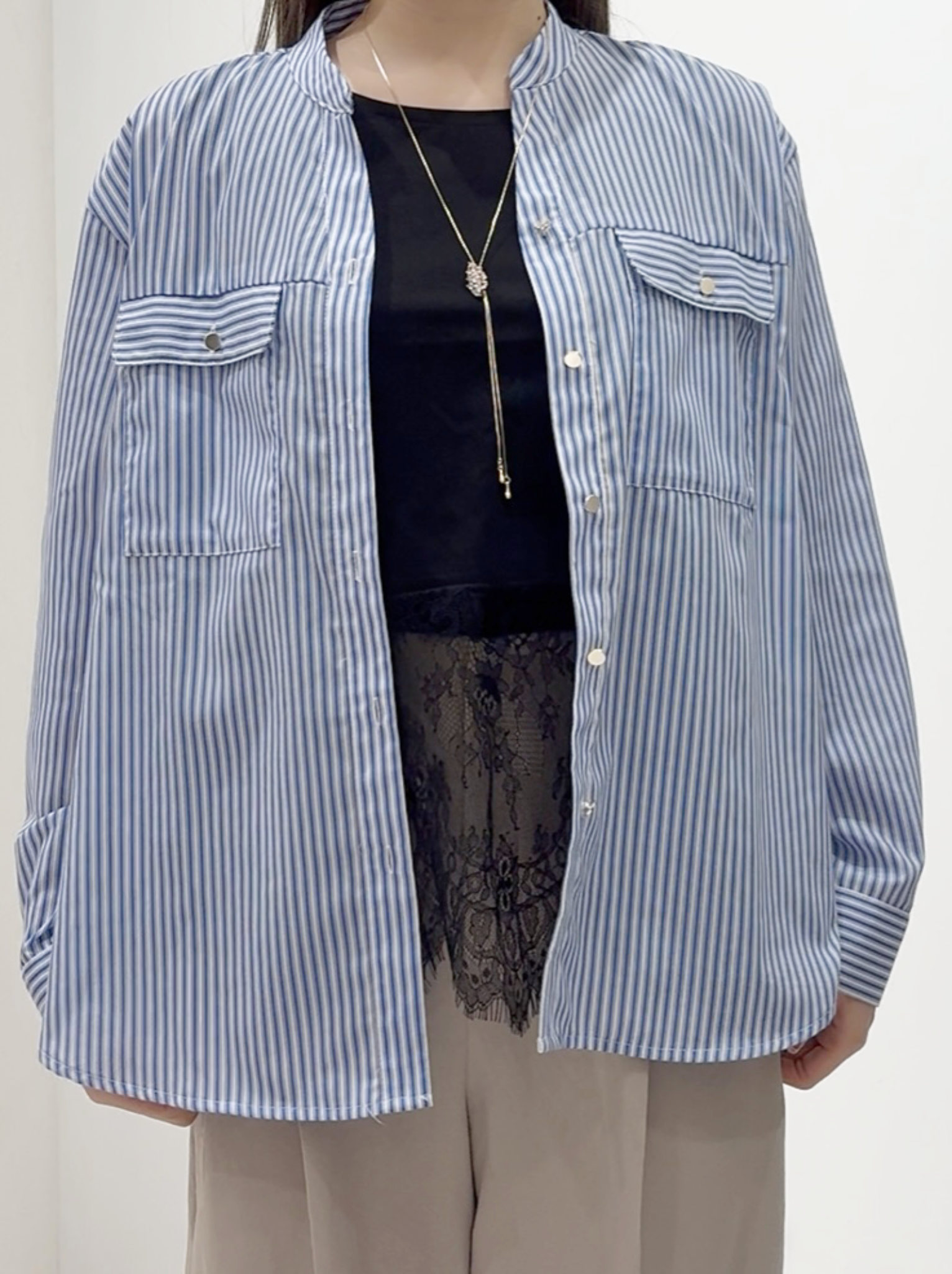 しかっちさんの「grove｜【貴島明日香さん着用】お仕事も普段も。今どきワークシャツブラウス」を使ったコーディネート