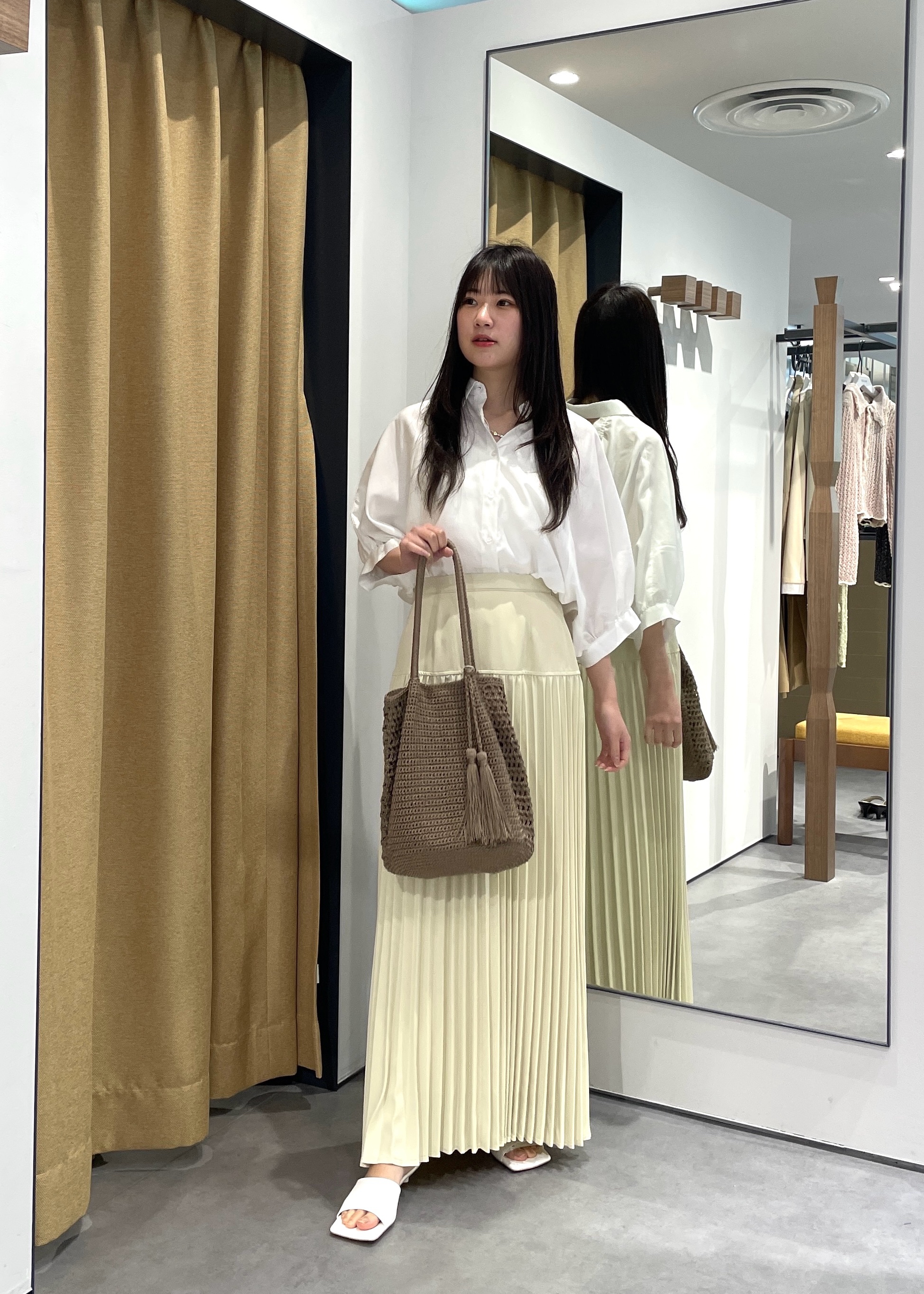 Renoさんの「INDIVI｜バックドロストブラウス」を使ったコーディネート
