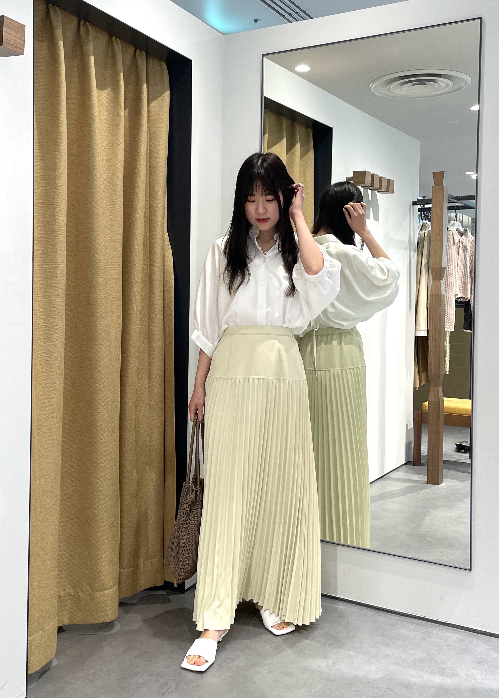 Renoさんの「INDIVI｜バックドロストブラウス」を使ったコーディネート