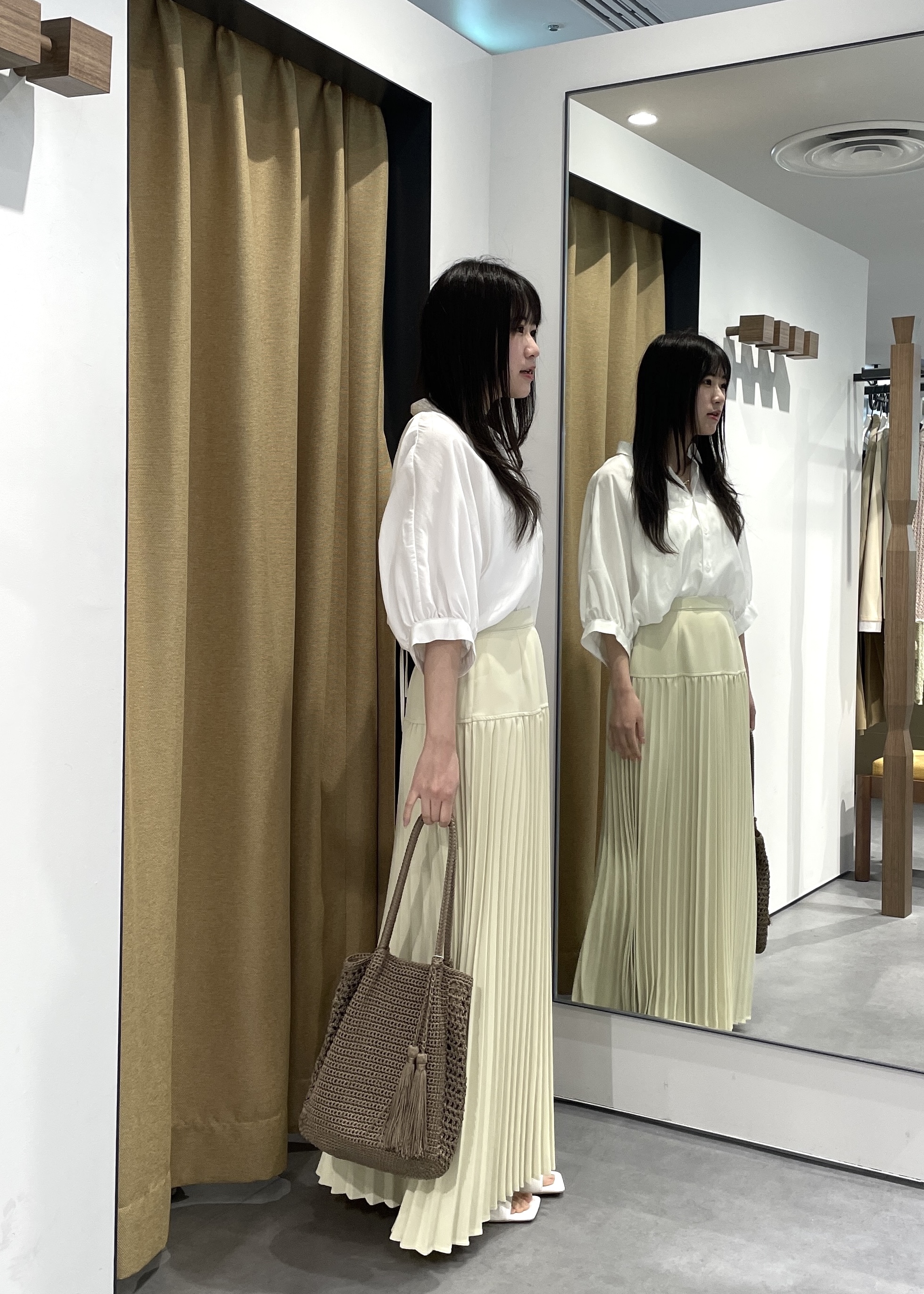 Renoさんの「INDIVI｜バックドロストブラウス」を使ったコーディネート