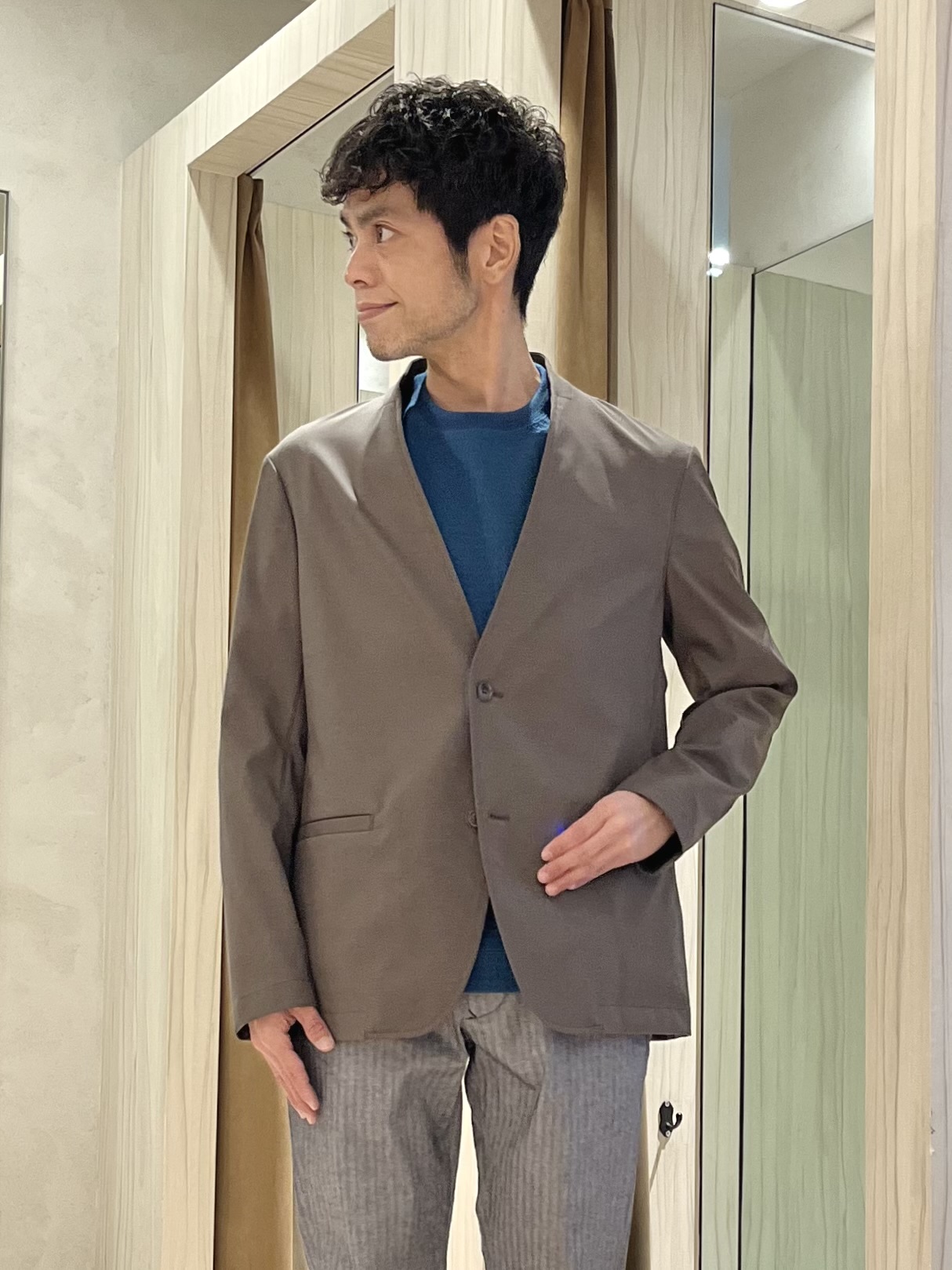 URAさんの「TAKEO KIKUCHI｜【ON／OFF兼用】CARREMANファブリック ノーカラージャケット」を使ったコーディネート