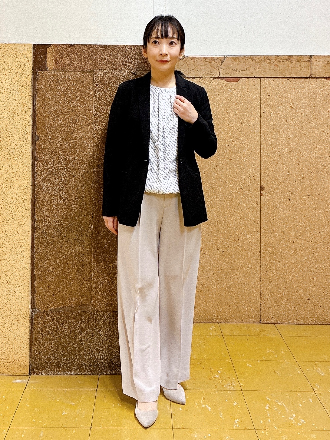 hattoriさんの「INDIVI｜【洗える／UVケア／SETUP可】着る日傘ワイドパンツ」を使ったコーディネート