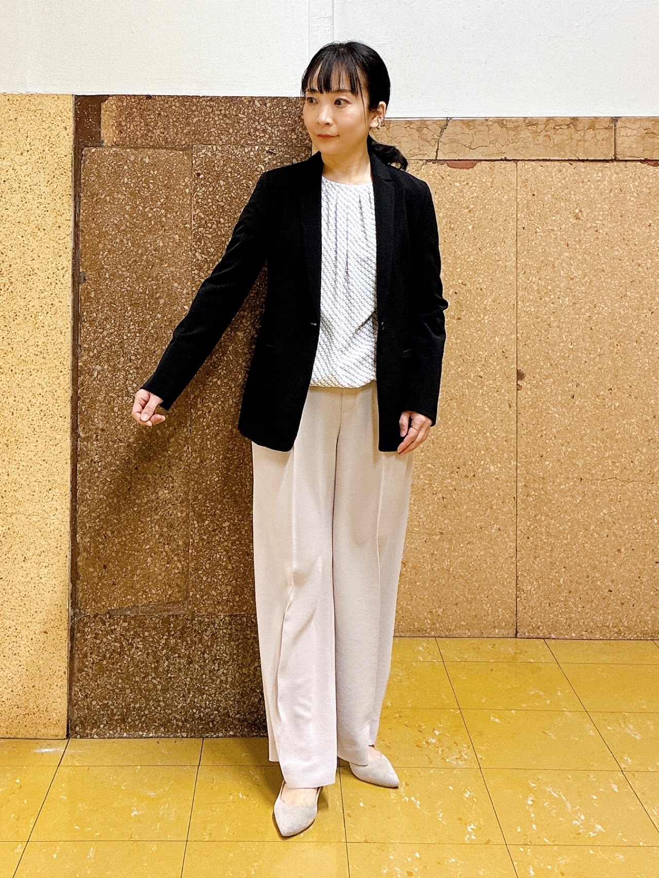 hattoriさんの「INDIVI｜【洗える／UVケア／SETUP可】着る日傘ワイドパンツ」を使ったコーディネート