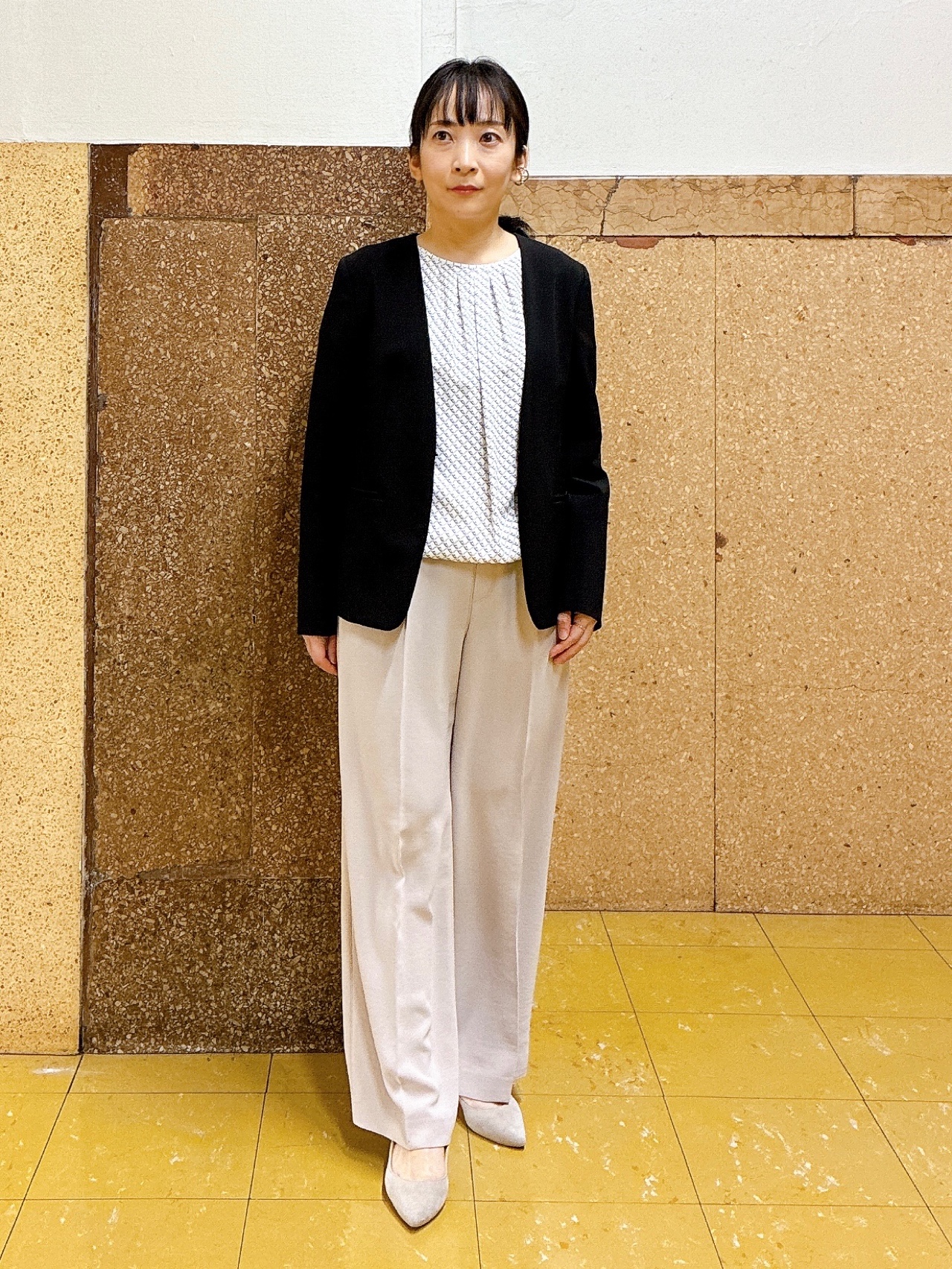 hattoriさんの「INDIVI｜【洗える／UVケア／SETUP可】着る日傘ワイドパンツ」を使ったコーディネート
