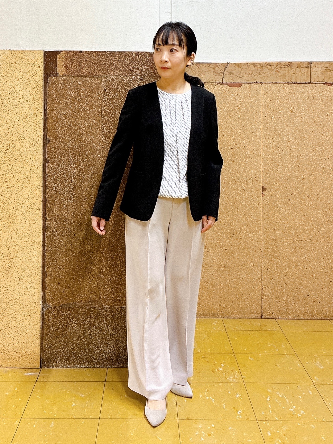 hattoriさんの「INDIVI｜【洗える／UVケア／SETUP可】着る日傘ワイドパンツ」を使ったコーディネート