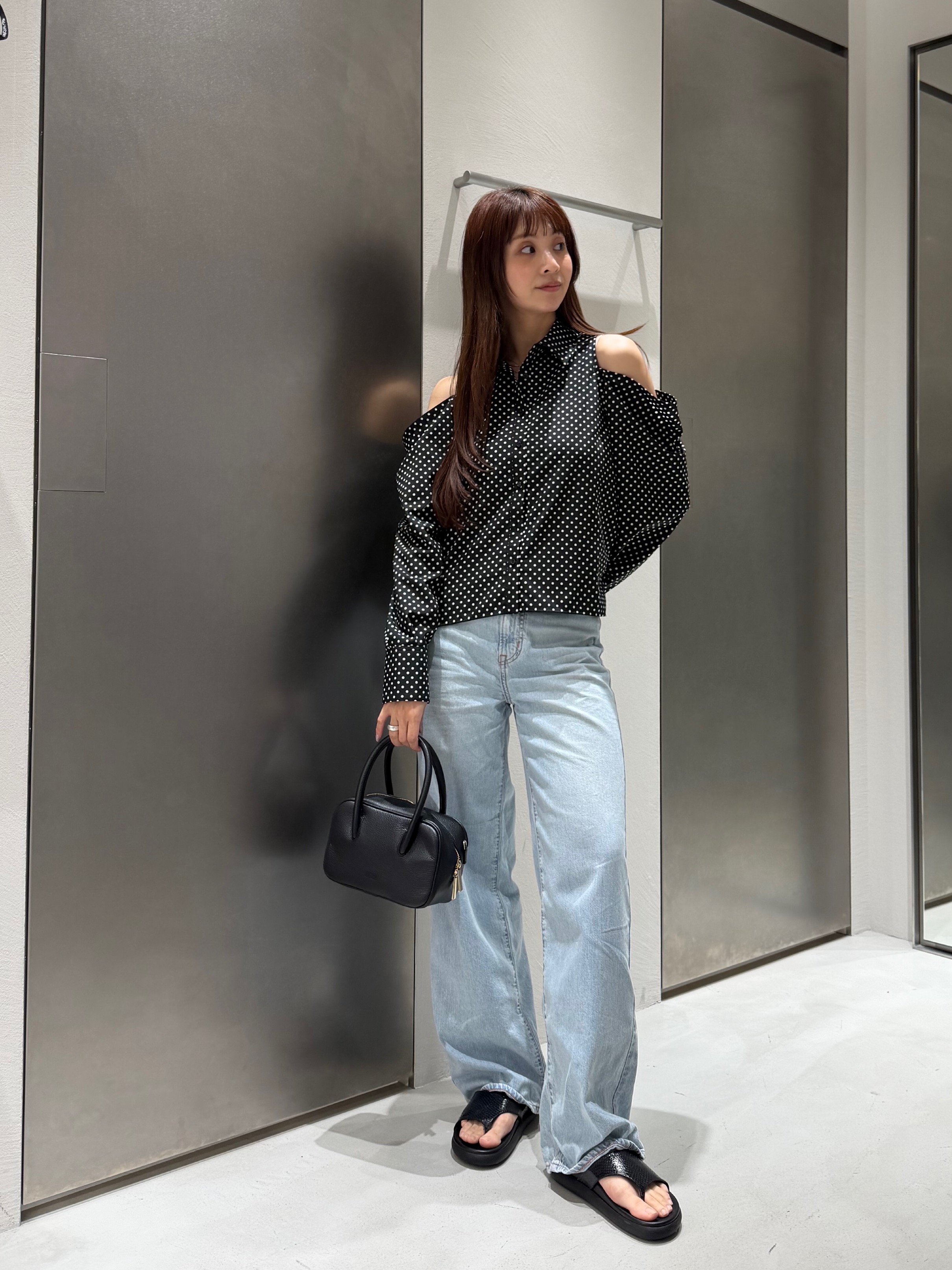kanamiさんの「CODE A｜dots open shoulder shirts」を使ったコーディネート