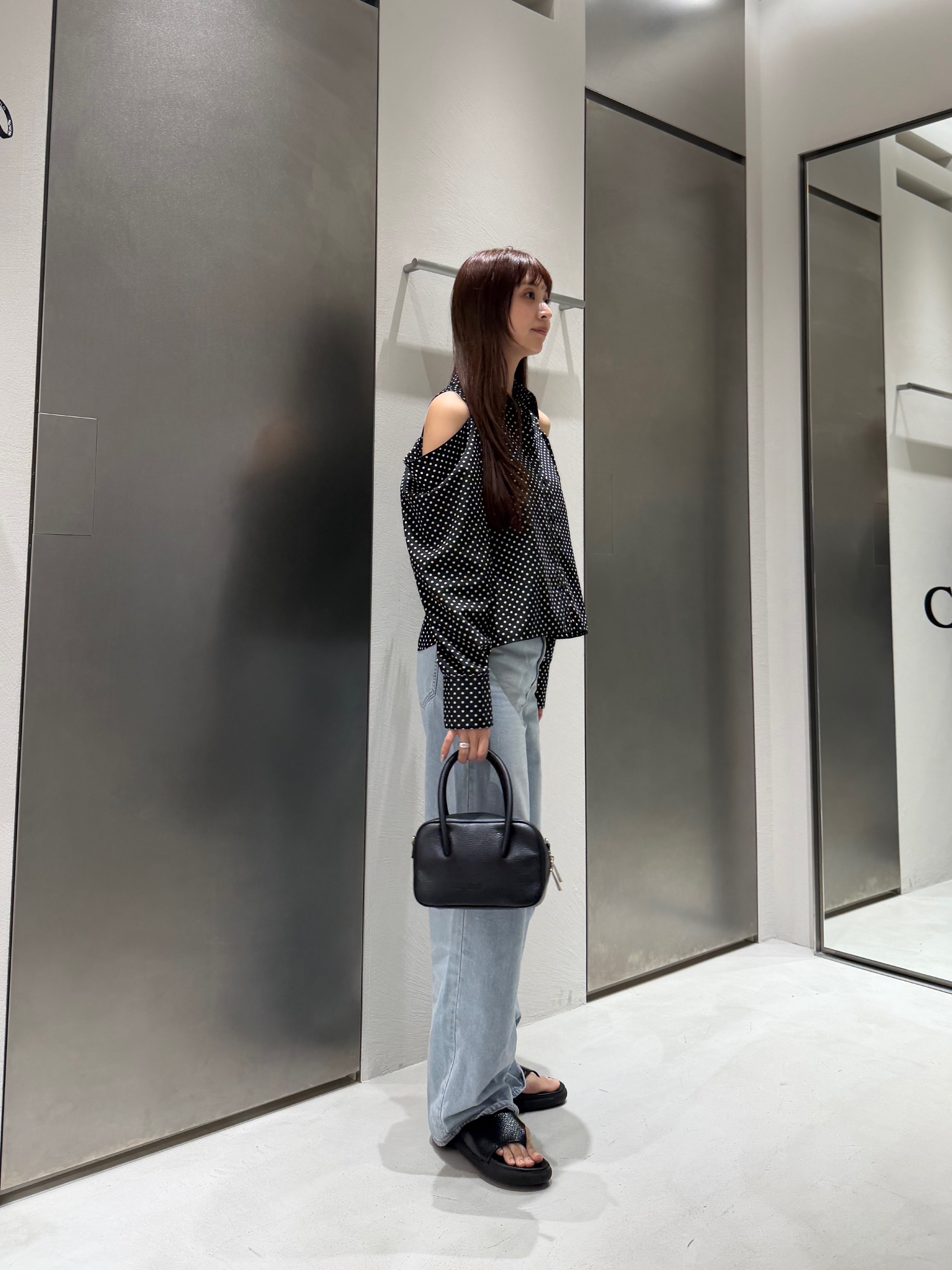 kanamiさんの「CODE A｜dots open shoulder shirts」を使ったコーディネート
