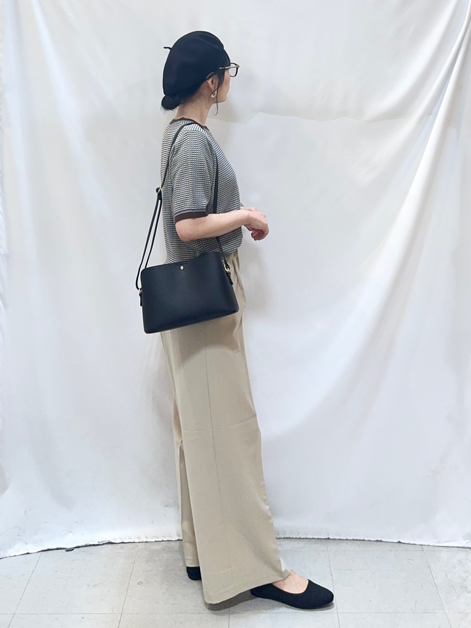 𝐇𝐢𝐫𝐨𝐦𝐢さんの「SHOO･LA･RUE｜【洗濯機可/S-LL】金ボタンが上品 カノコ編み配色クルーネックニット」を使ったコーディネート