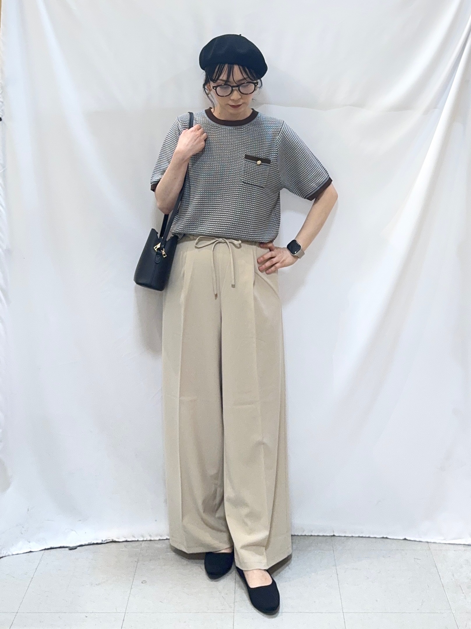 𝐇𝐢𝐫𝐨𝐦𝐢さんの「SHOO･LA･RUE｜【洗濯機可/S-LL】金ボタンが上品 カノコ編み配色クルーネックニット」を使ったコーディネート