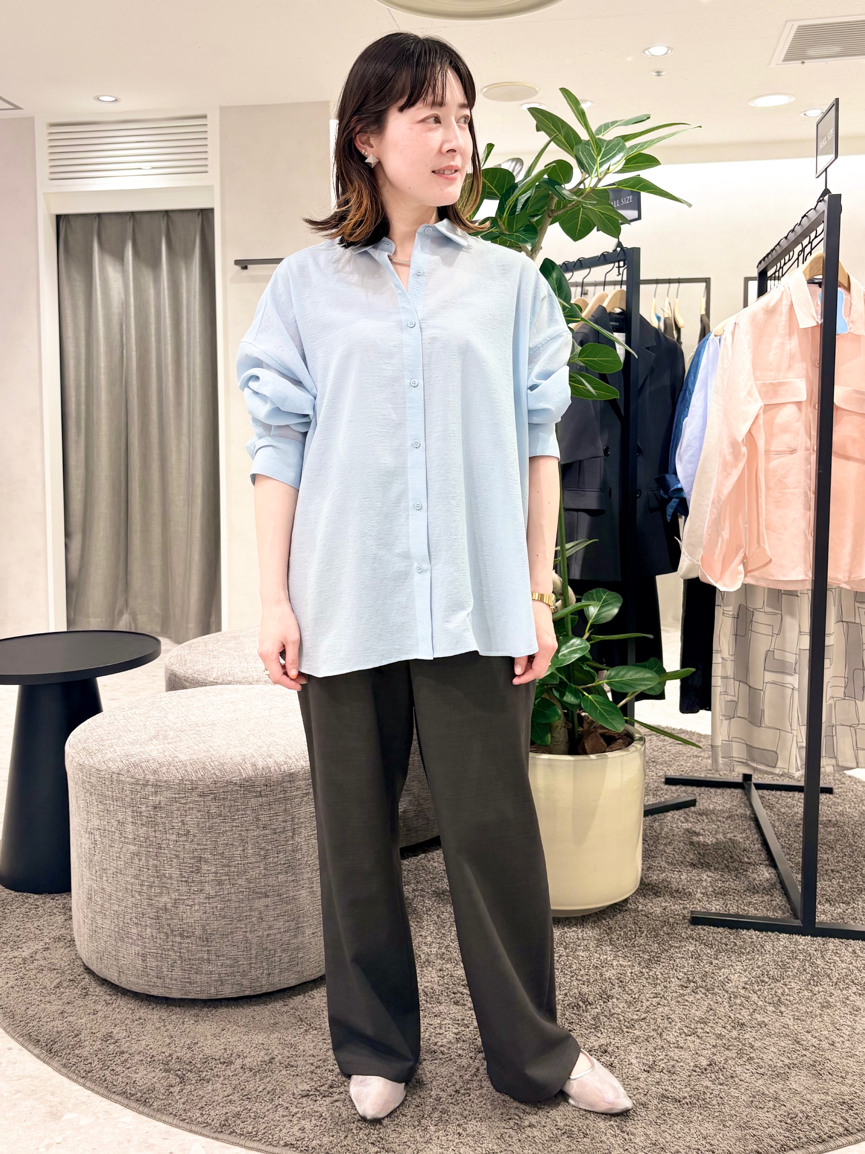サオリさんの「UNTITLED｜【2WAY/マシンウォッシャブル】カシュクールデザインシャツ」を使ったコーディネート