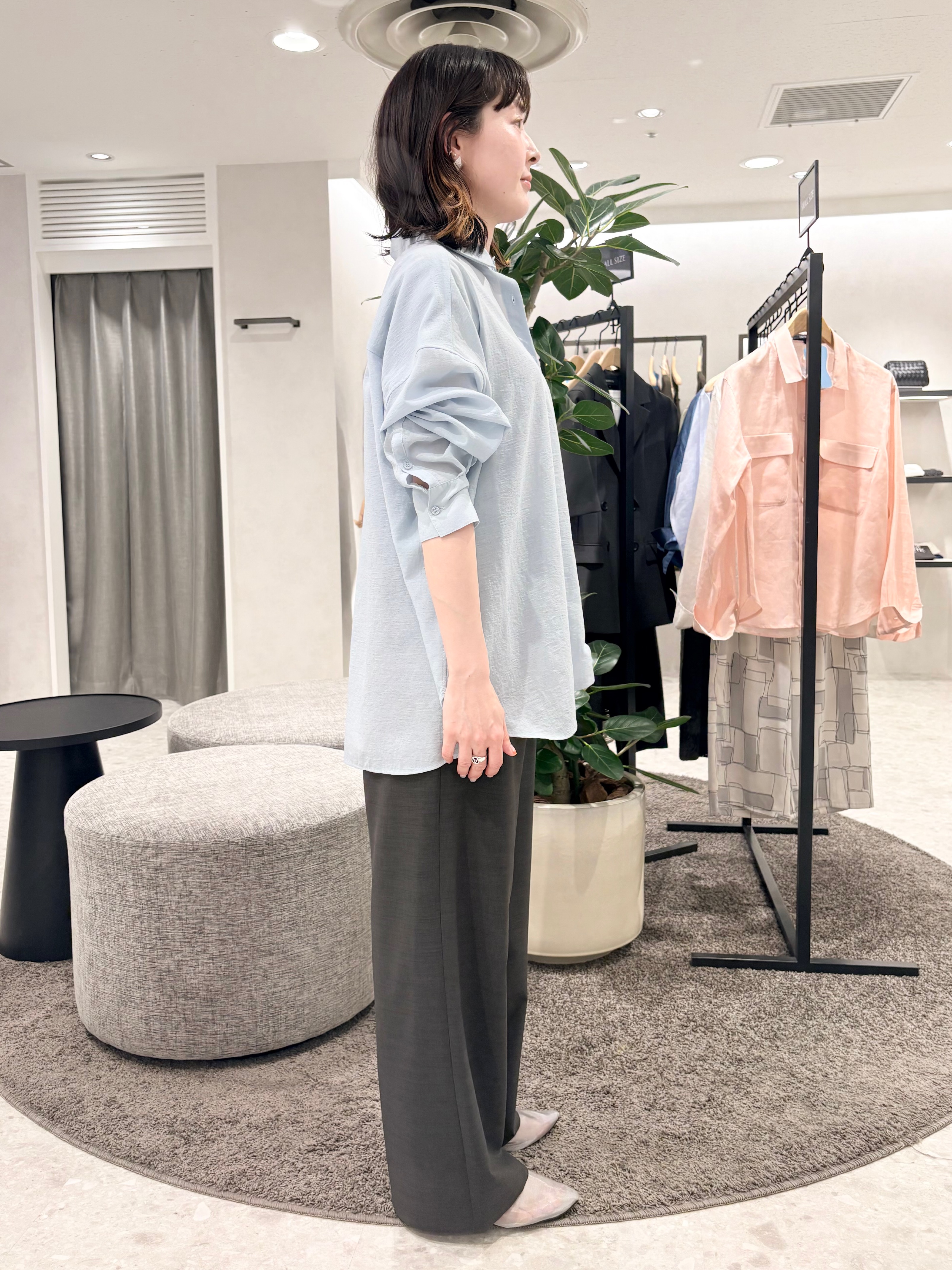 サオリさんの「UNTITLED｜【2WAY/マシンウォッシャブル】カシュクールデザインシャツ」を使ったコーディネート