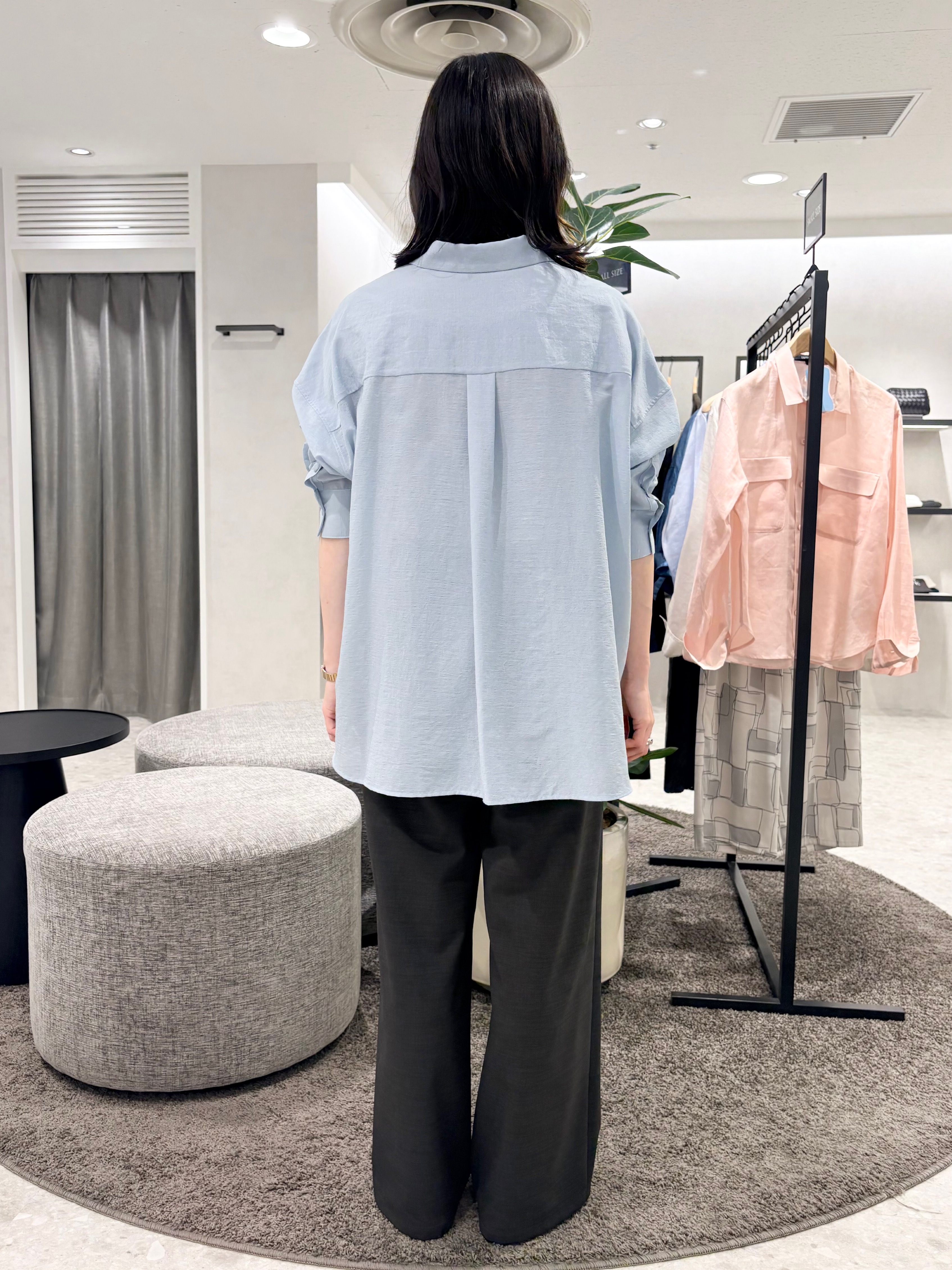 サオリさんの「UNTITLED｜【2WAY/マシンウォッシャブル】カシュクールデザインシャツ」を使ったコーディネート