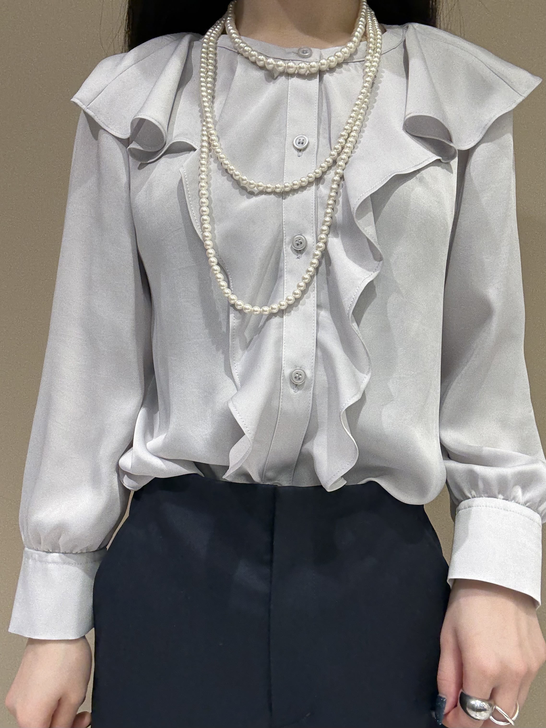 KEIKOさんの「INDIVI｜【洗える／セレモニー】ラッフルサテンブラウス」を使ったコーディネート
