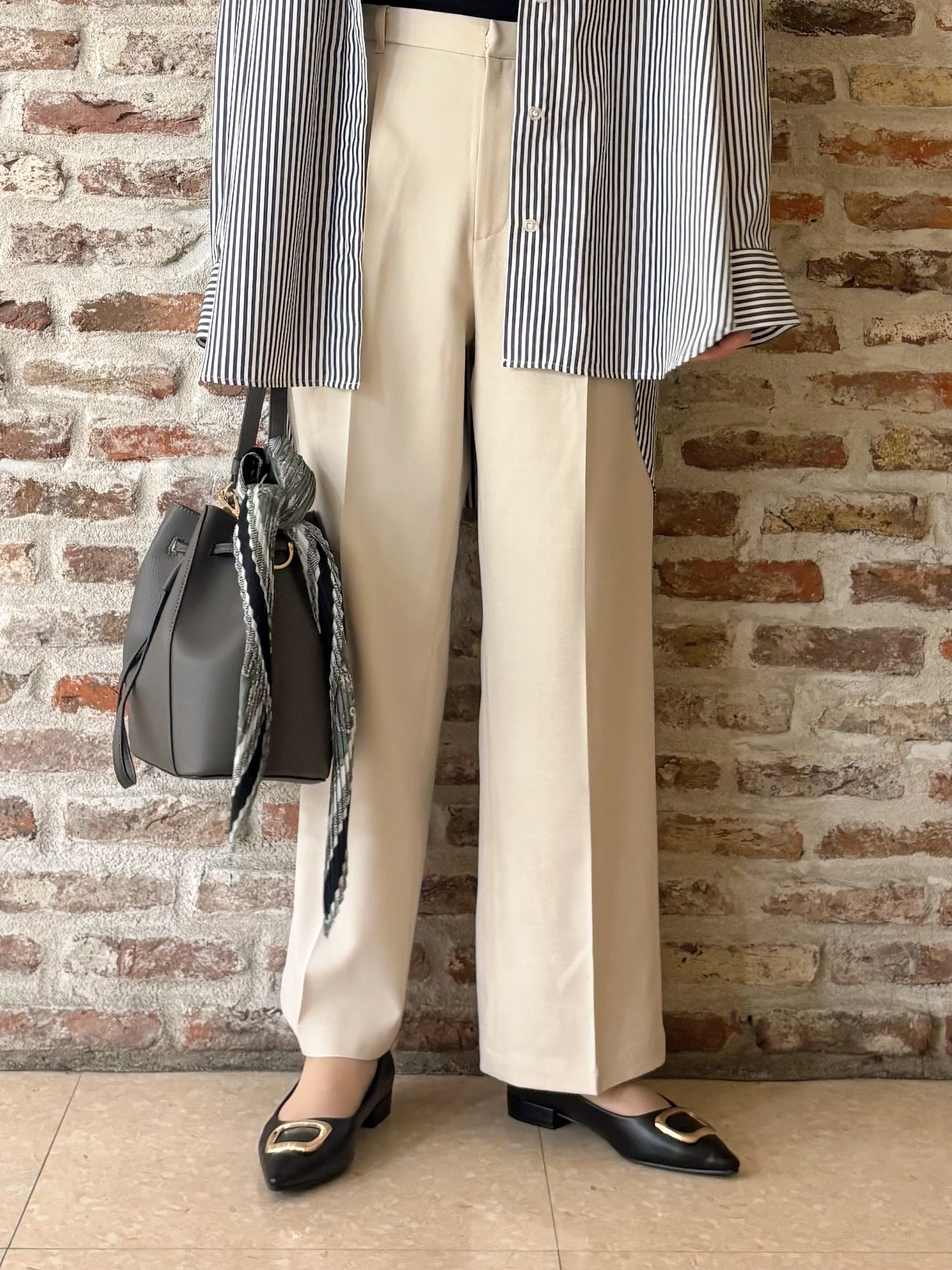 しばさんの「THE SHOP TK｜ゆったりシルエットで体型カバー ロングシャツ」を使ったコーディネート
