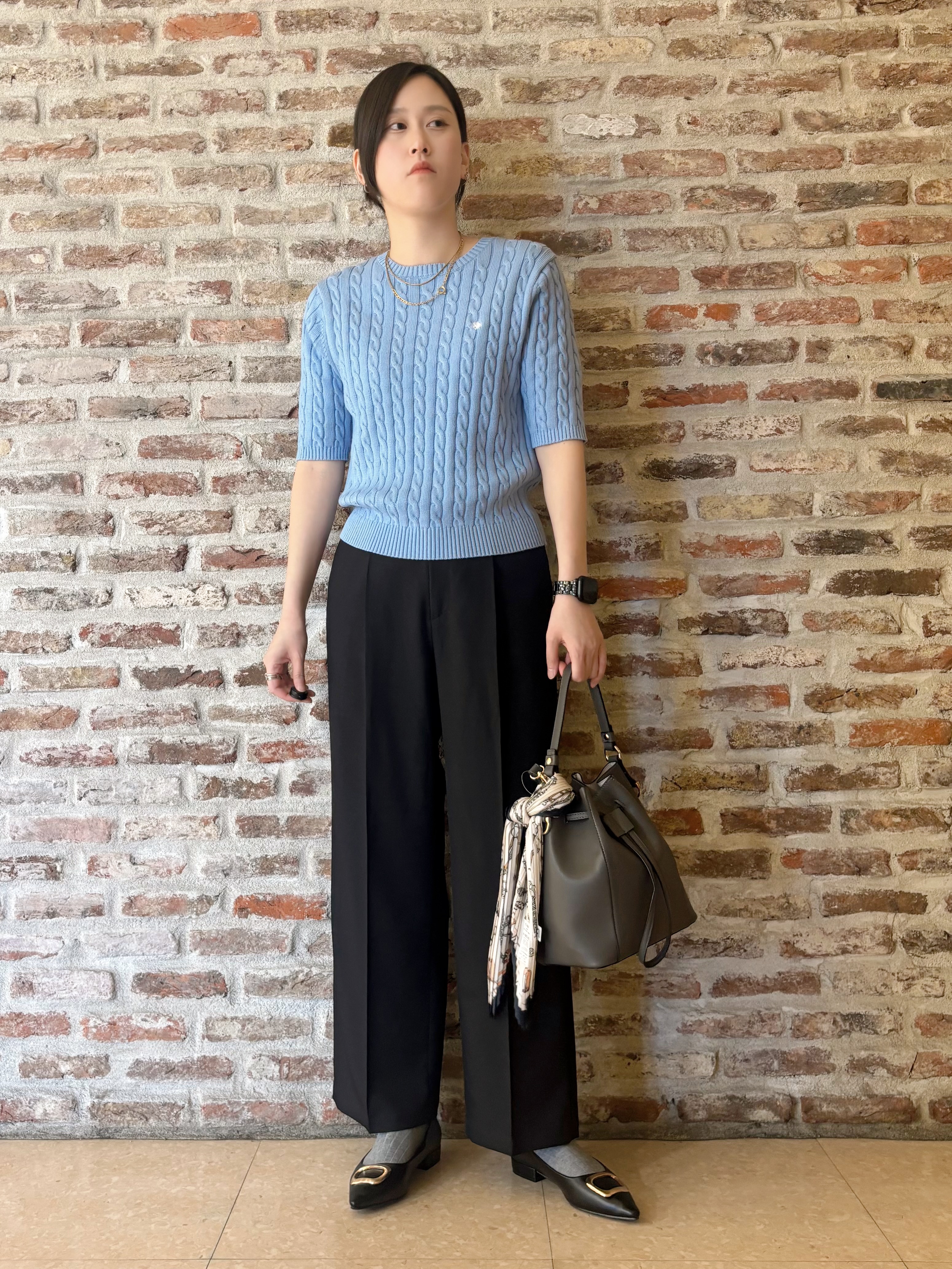 しばさんの「THE SHOP TK｜ゆったりシルエットで体型カバー ロングシャツ」を使ったコーディネート