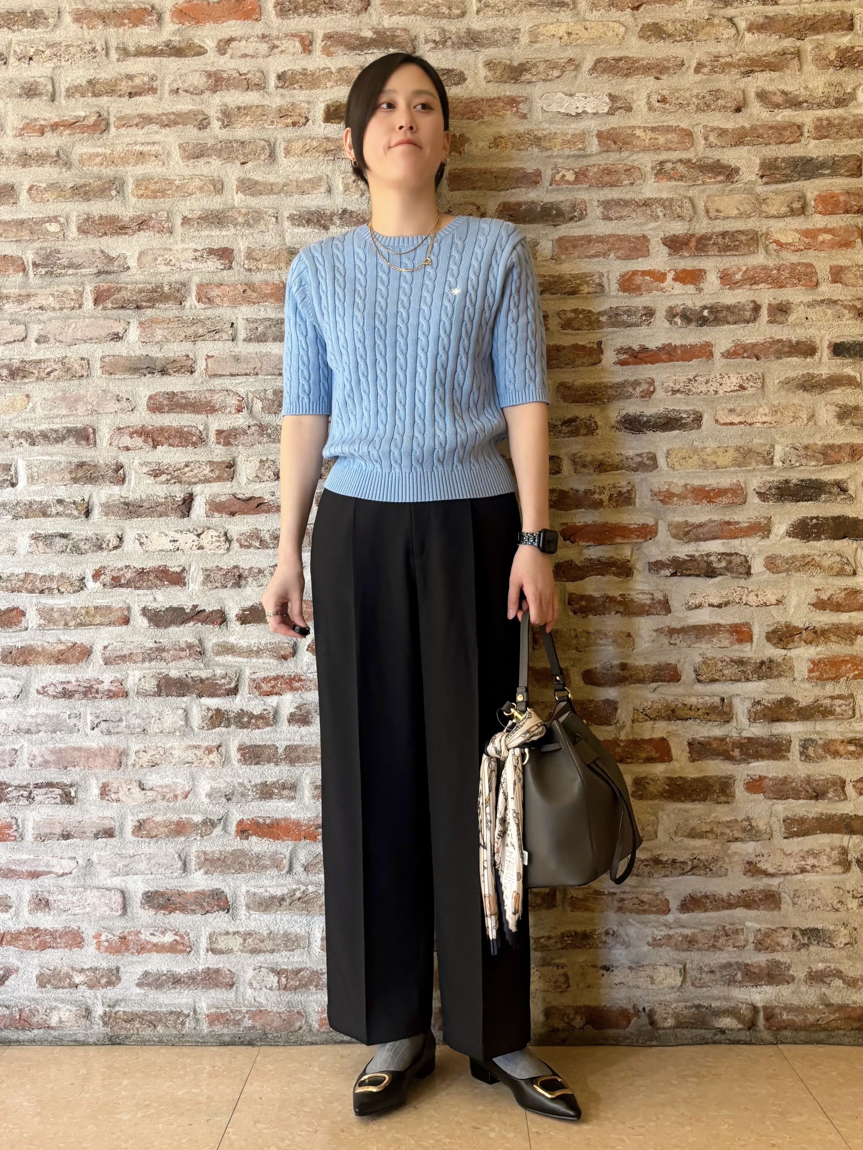 しばさんの「THE SHOP TK｜ゆったりシルエットで体型カバー ロングシャツ」を使ったコーディネート