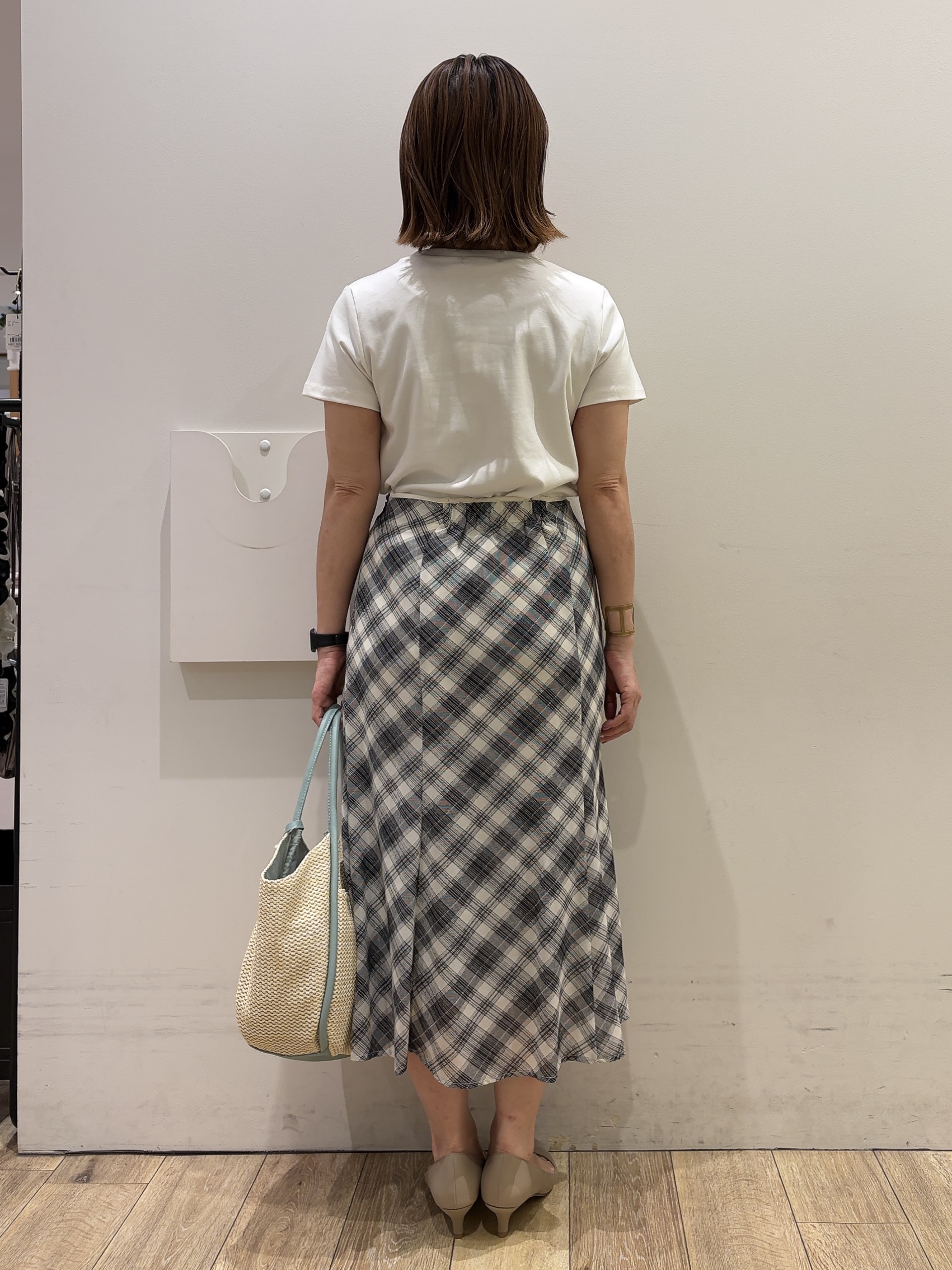 YUKOさんの「index｜【UVケア／接触冷感】フロントロゴ刺繍Tシャツ《洗濯機OK／S-3L／7col》」を使ったコーディネート
