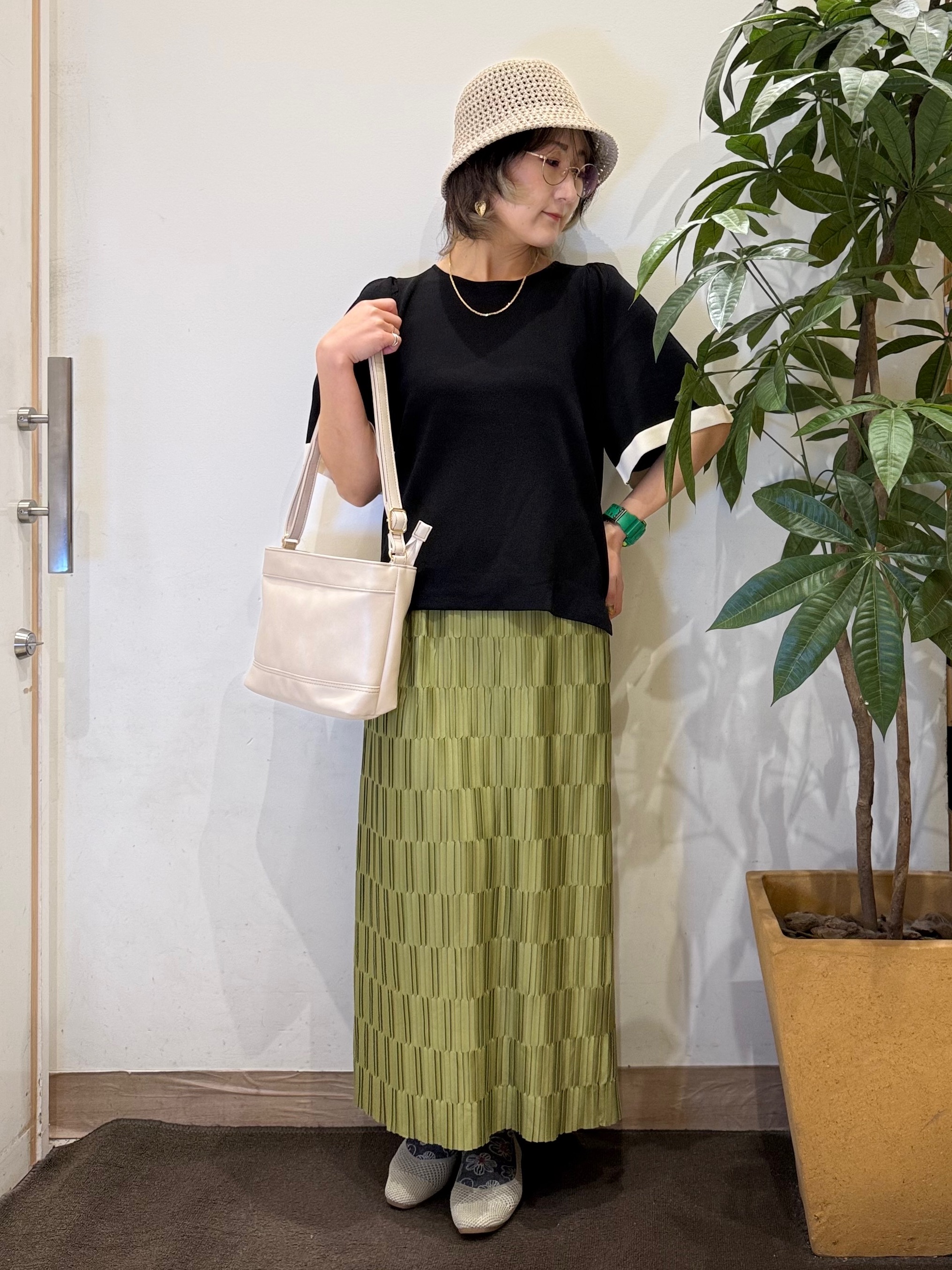 misakiさんの「SHOO･LA･RUE｜【毎日洗える/ひんやり/UV/S-LL】二の腕かくせる フレアスリーブひらり5分袖ニット」を使ったコーディネート