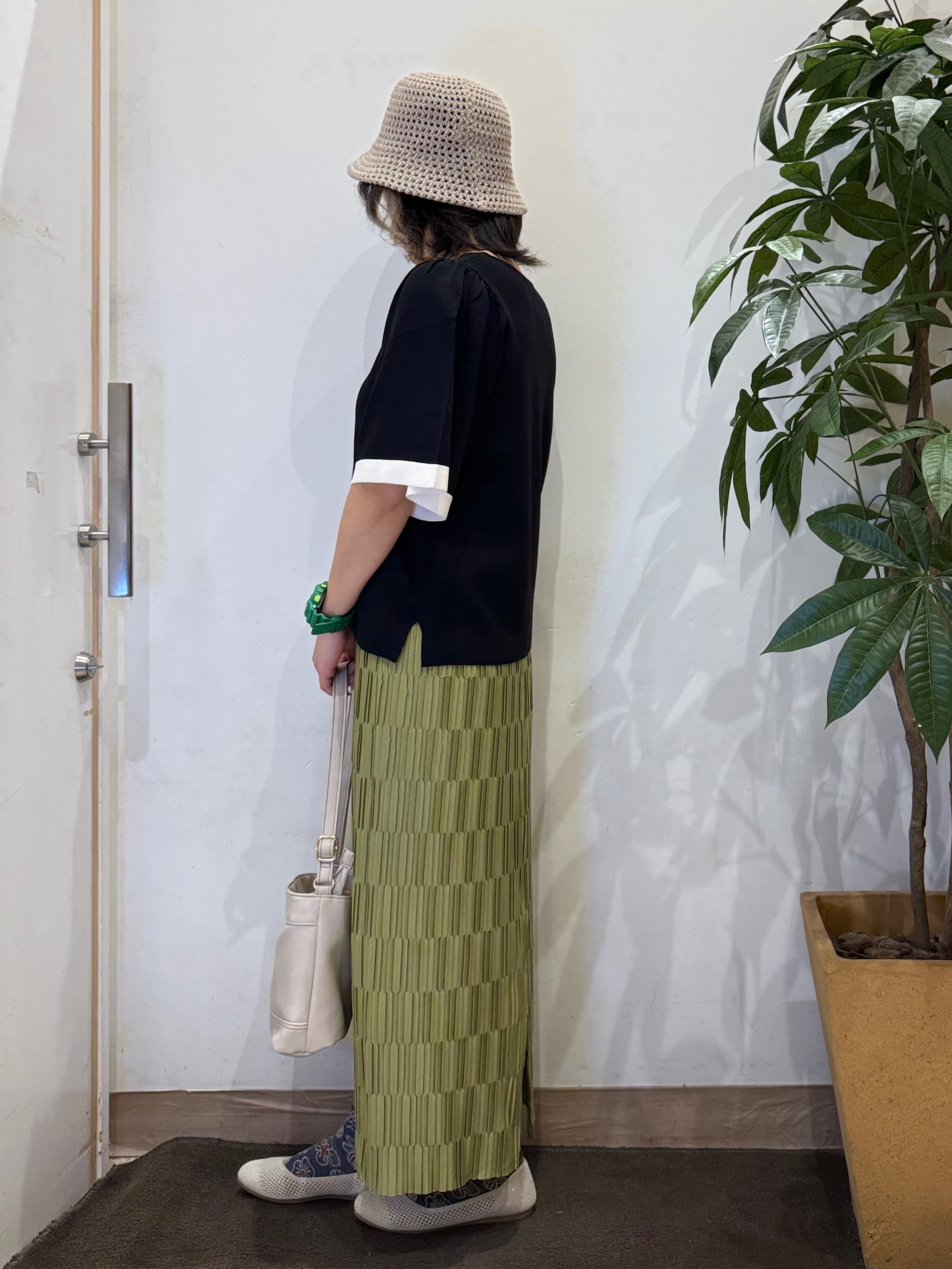 misakiさんの「SHOO･LA･RUE｜【毎日洗える/ひんやり/UV/S-LL】二の腕かくせる フレアスリーブひらり5分袖ニット」を使ったコーディネート