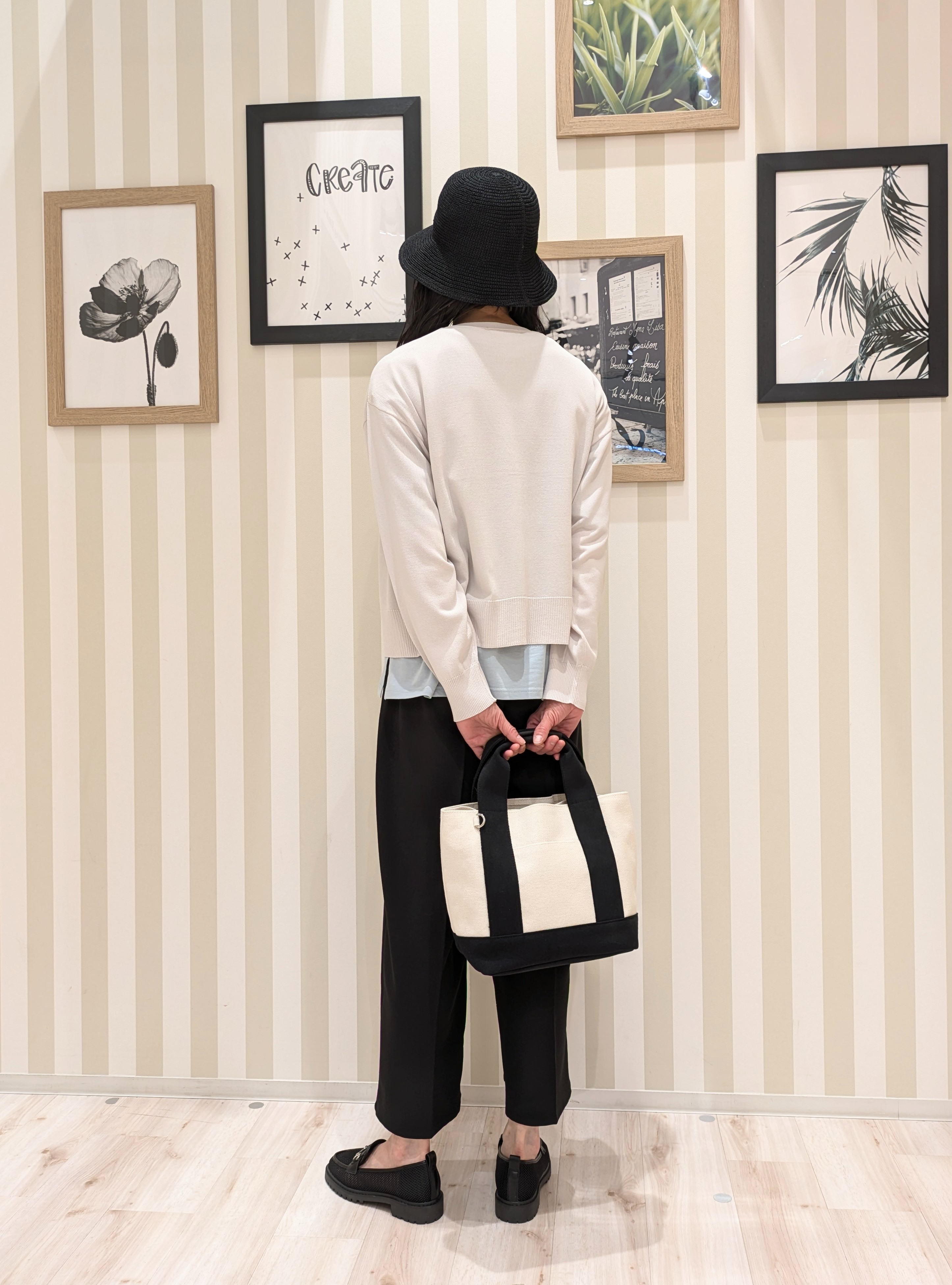 Mikiさんの「SHOO･LA･RUE｜【洗濯機可/ひんやり/UV】さらっとしたタッチが心地よい ショート丈 Vネックカーディガン」を使ったコーディネート
