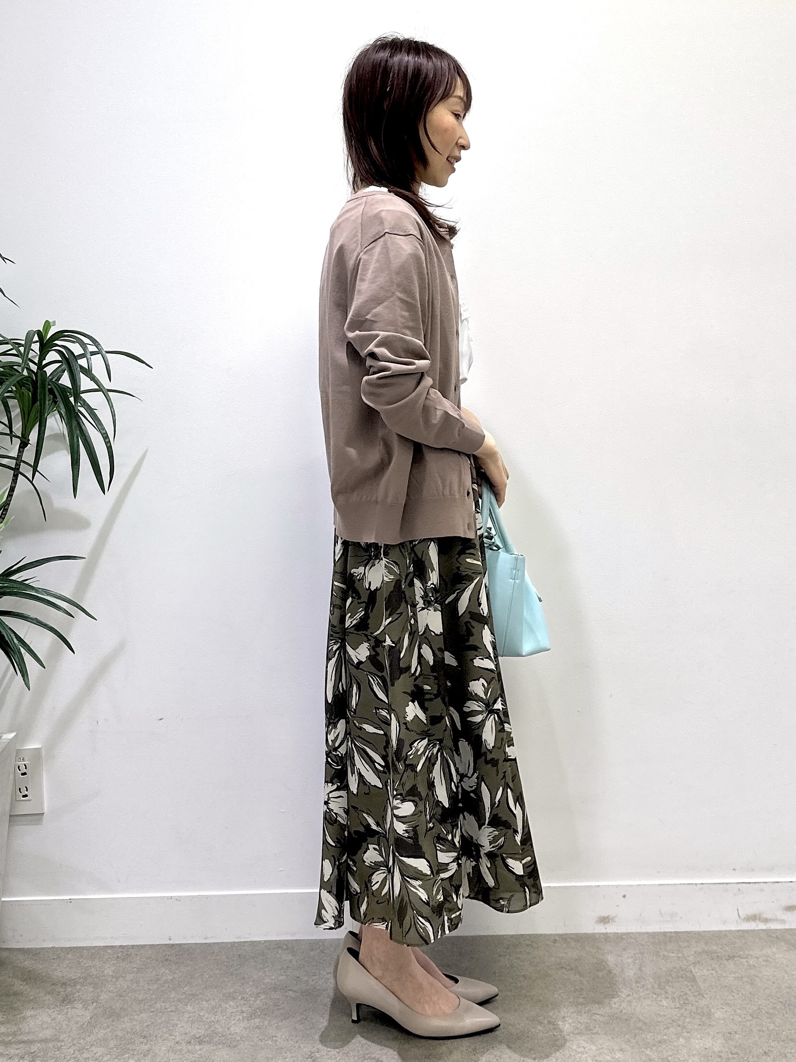 Miwaさんの「UNTITLED｜【接触冷感/通気性/洗える】Vネックフリルブラウス」を使ったコーディネート