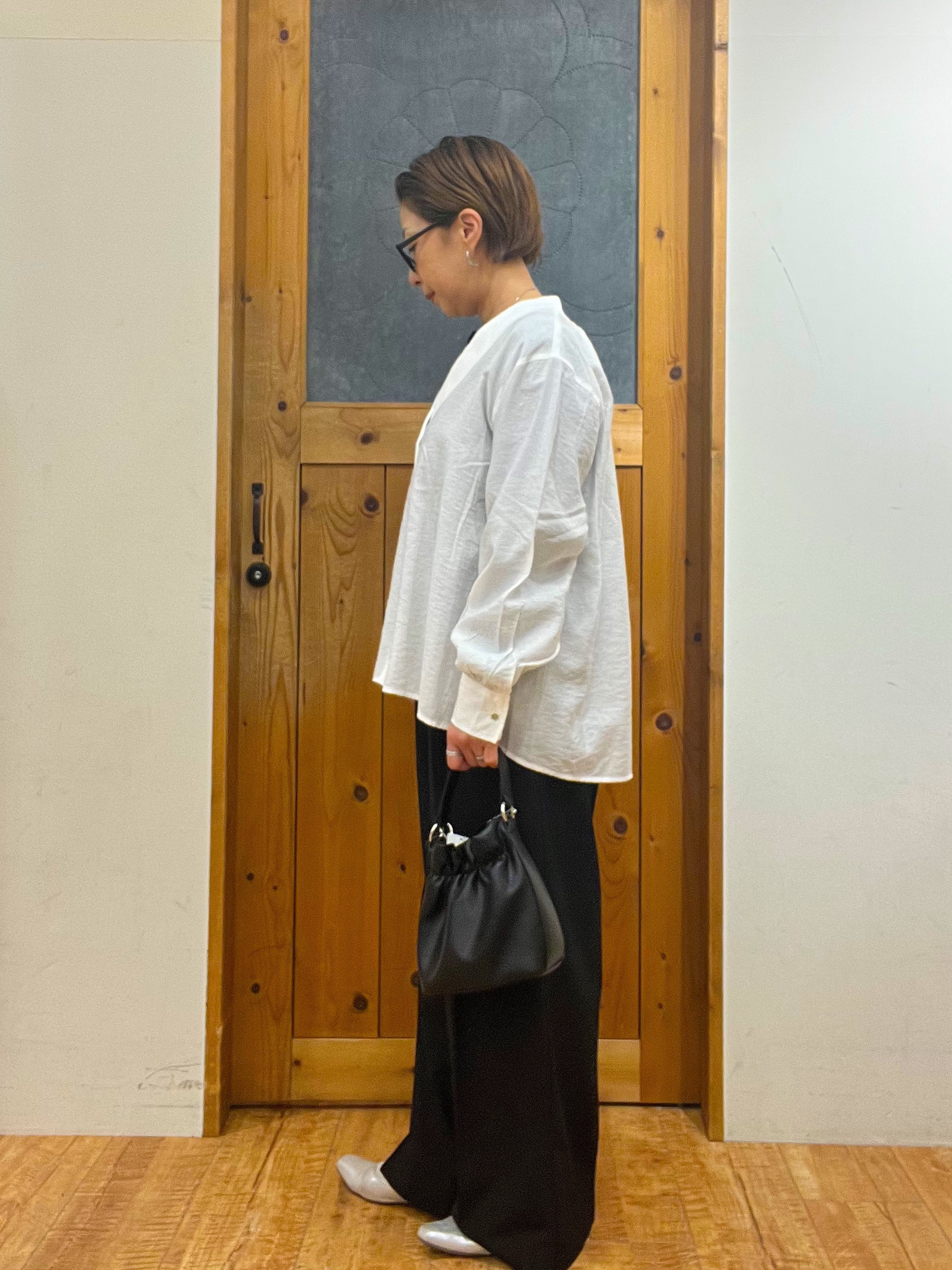 ゆみさんの「SHOO･LA･RUE｜【S-LL/体型カバー/Aライン】身体のラインを拾いにくい シアーシャツカーディガン」を使ったコーディネート