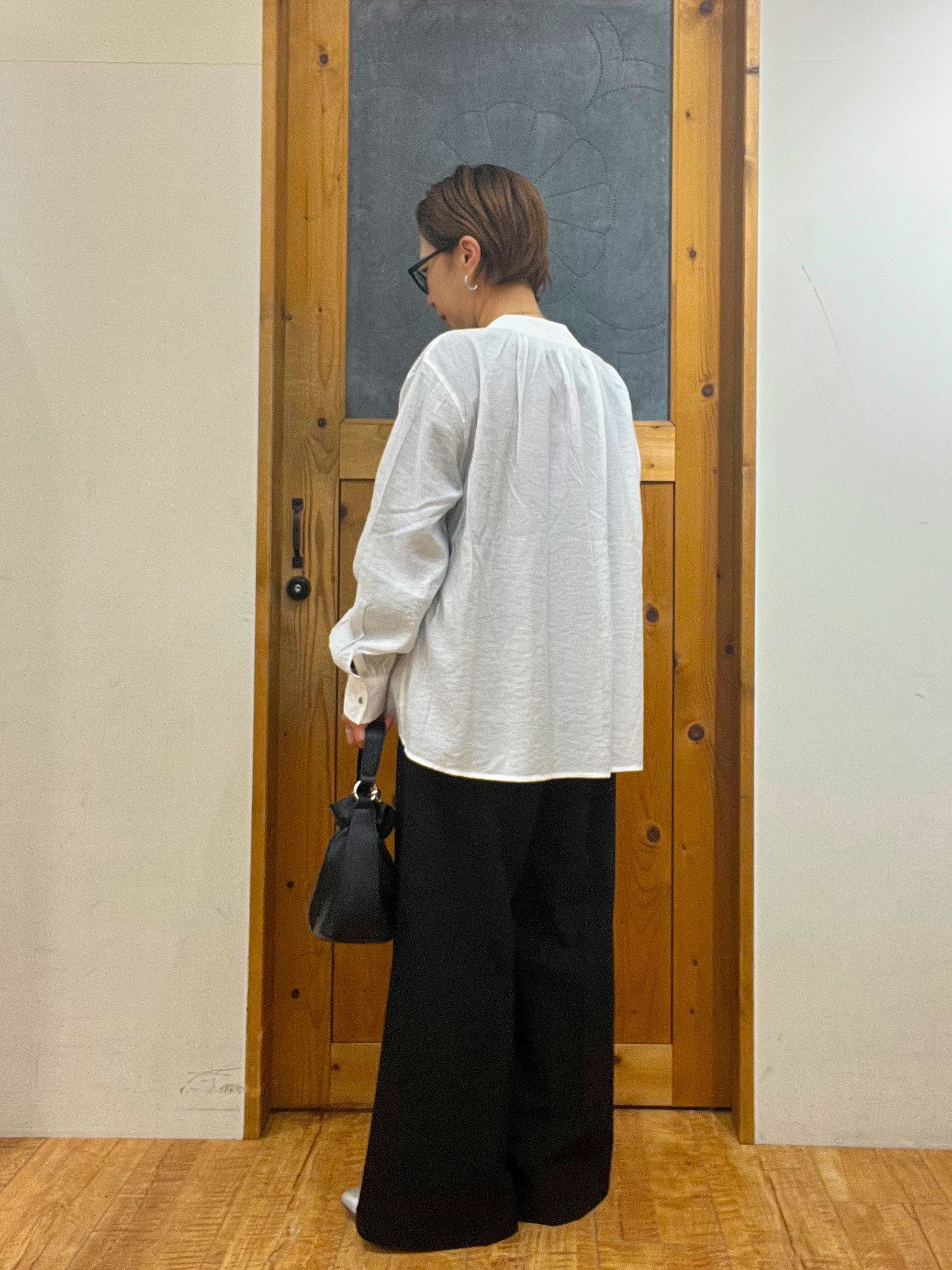 ゆみさんの「SHOO･LA･RUE｜【S-LL/体型カバー/Aライン】身体のラインを拾いにくい シアーシャツカーディガン」を使ったコーディネート
