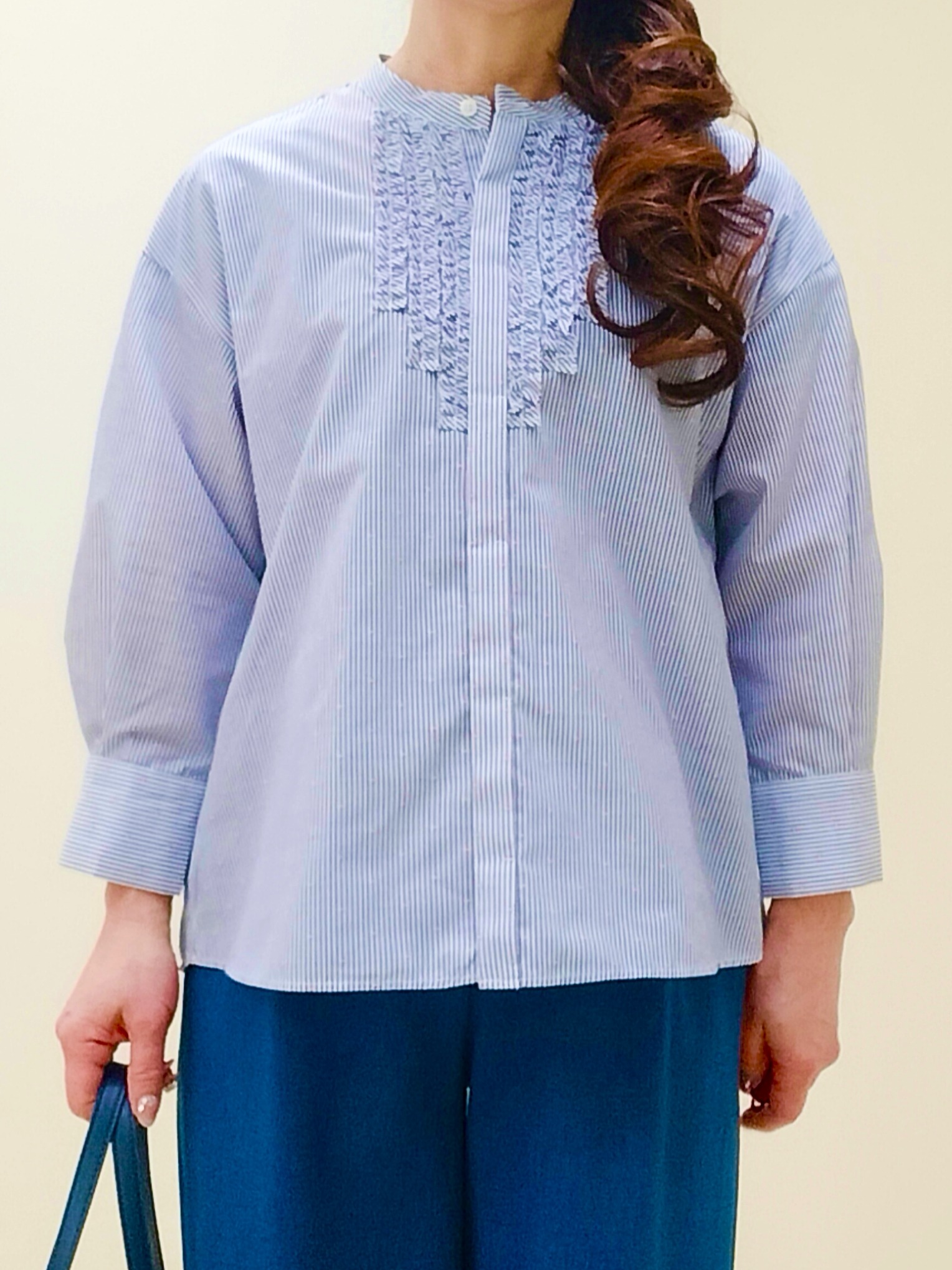 花さんの「Reflect｜【接触冷感】八分袖フロントフリルブラウス」を使ったコーディネート