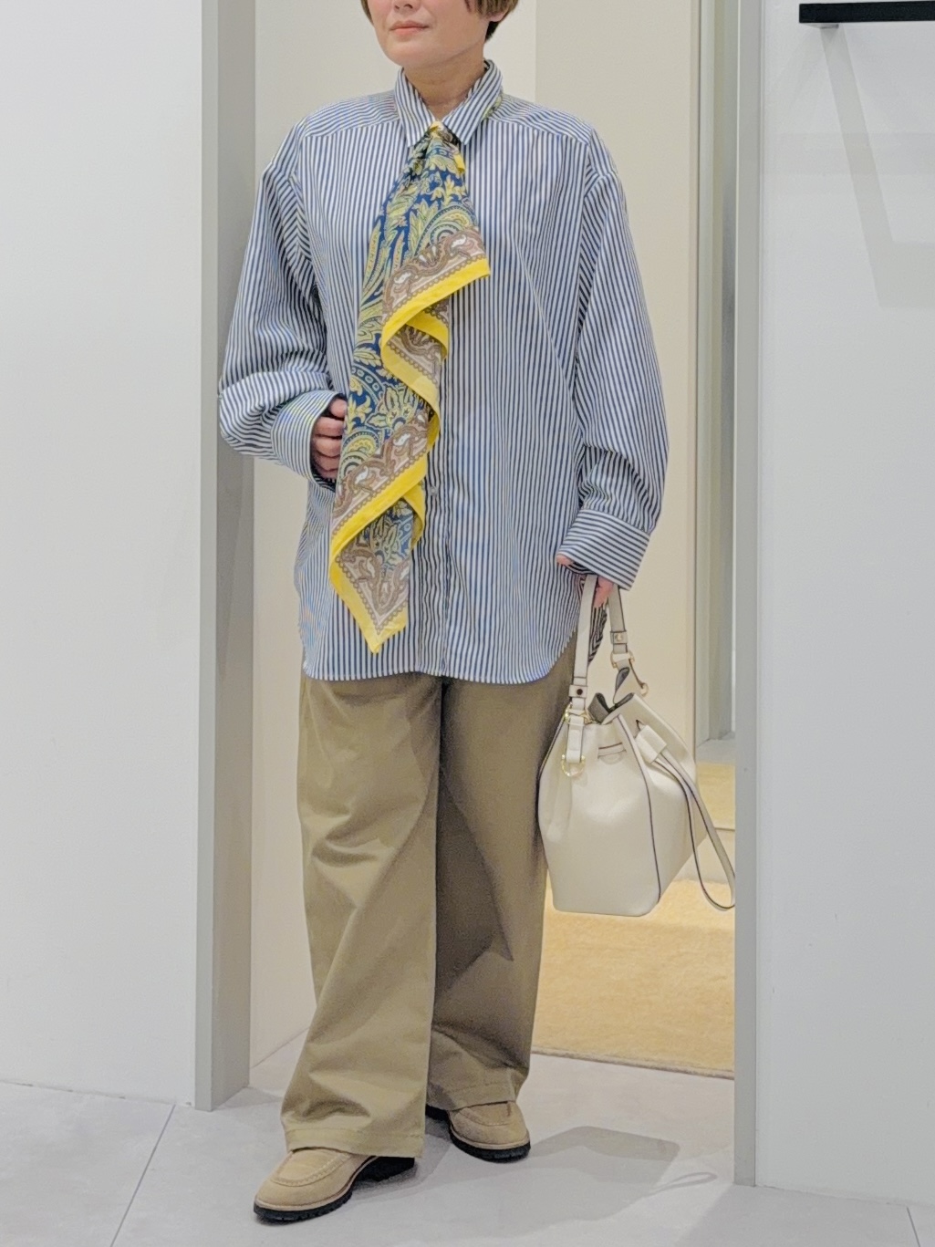 タナさんの「THE SHOP TK｜ゆったりシルエットで体型カバー ロングシャツ」を使ったコーディネート