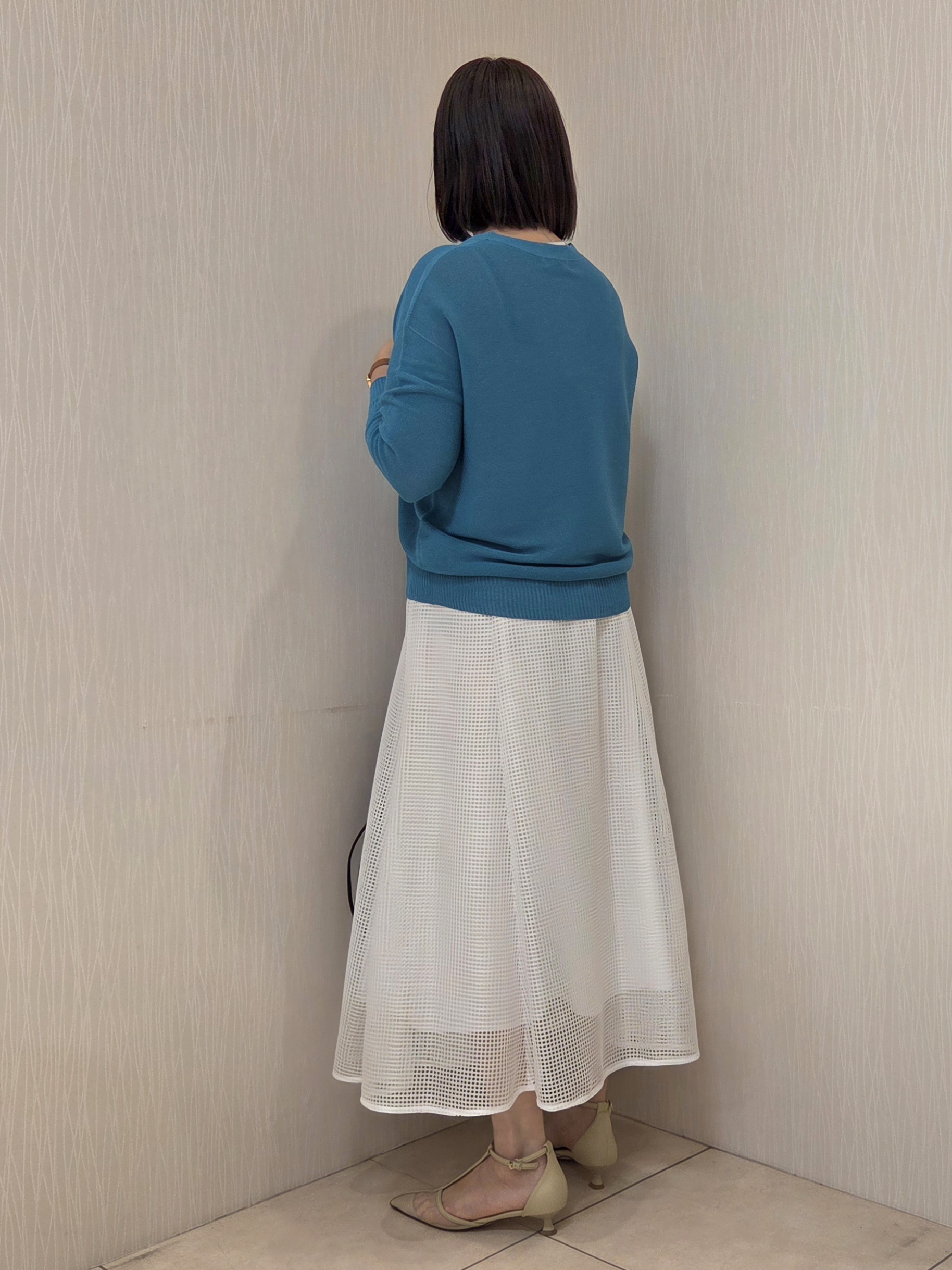 naokoさんの「UNTITLED｜【7色展開/洗える/程よい透け感】ドライタッチVネックニット」を使ったコーディネート