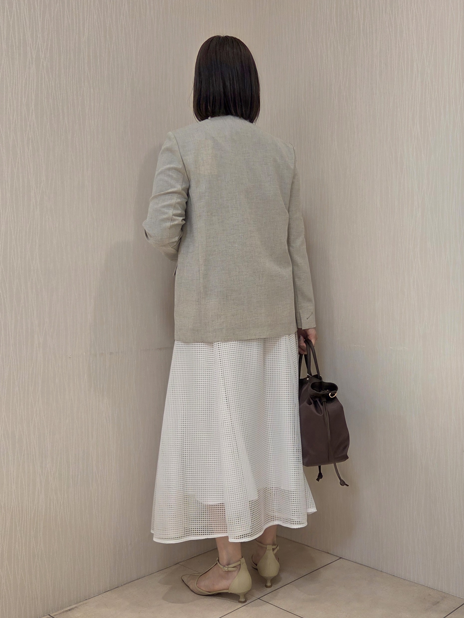 naokoさんの「UNTITLED｜【7色展開/洗える/程よい透け感】ドライタッチVネックニット」を使ったコーディネート