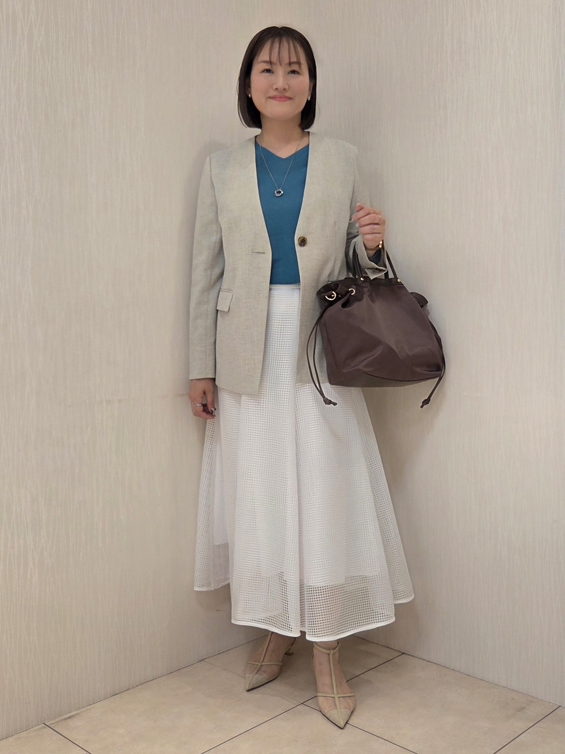 naokoさんの「UNTITLED｜【7色展開/洗える/程よい透け感】ドライタッチVネックニット」を使ったコーディネート