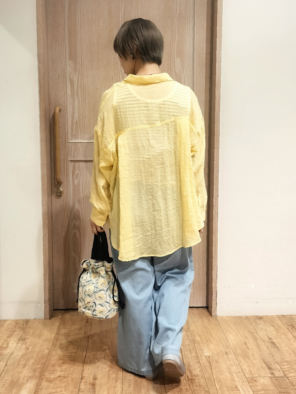 YUKIさんの「SHOO･LA･RUE｜【体型カバー】ふんわり質感 やわらかこなれシアーシャツ」を使ったコーディネート