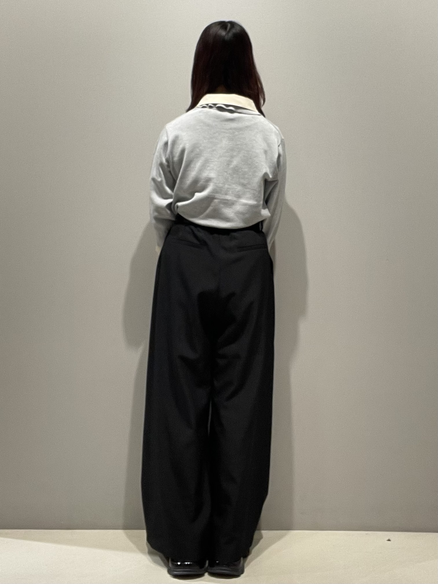 mikiさんの「OPAQUE.CLIP｜シャツレイヤード風ポロニット【洗濯機OK】」を使ったコーディネート