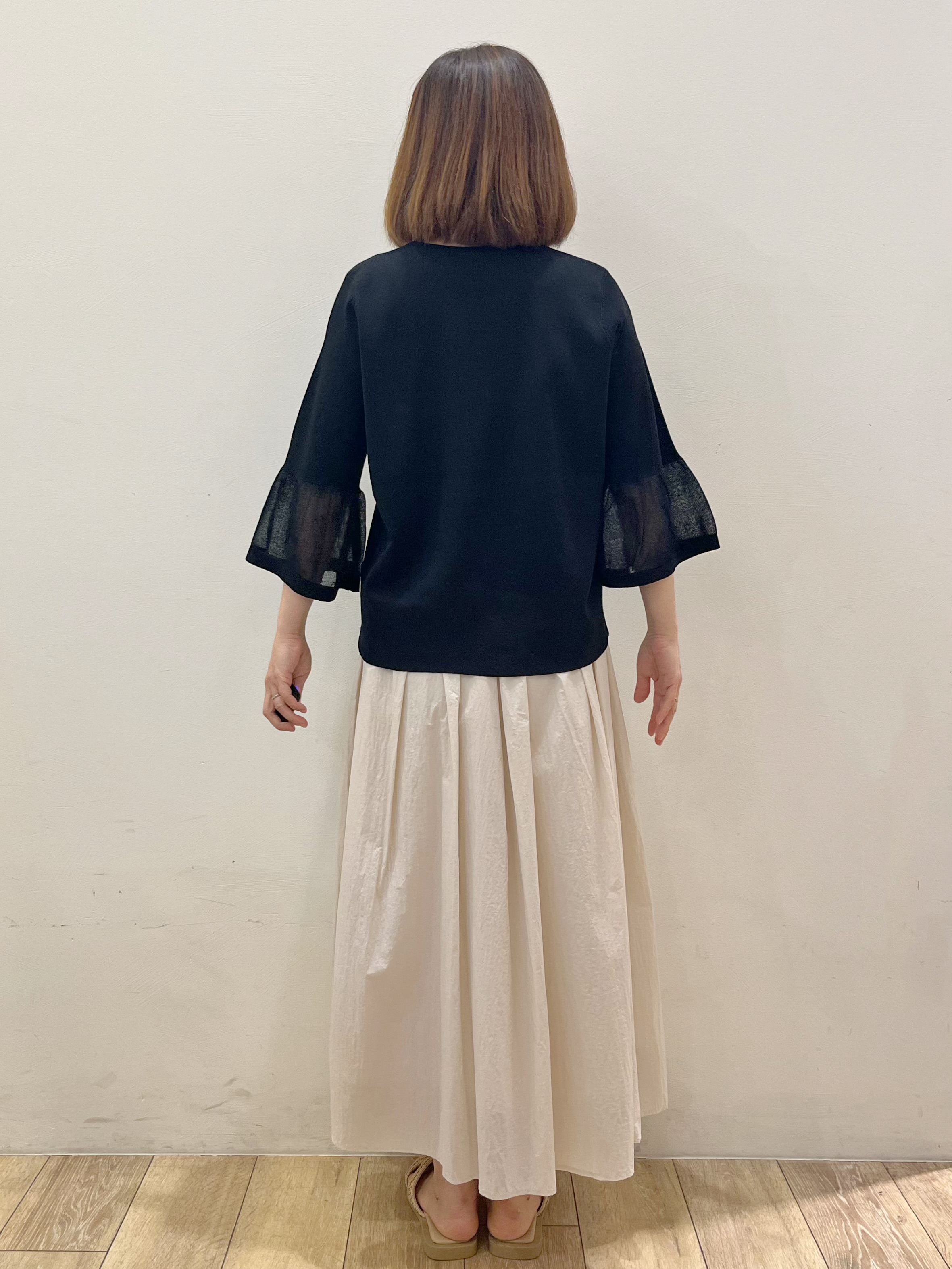 kcさんの「OPAQUE.CLIP｜シアーフレアスリーブニット【洗濯機OK／抗ピル】」を使ったコーディネート