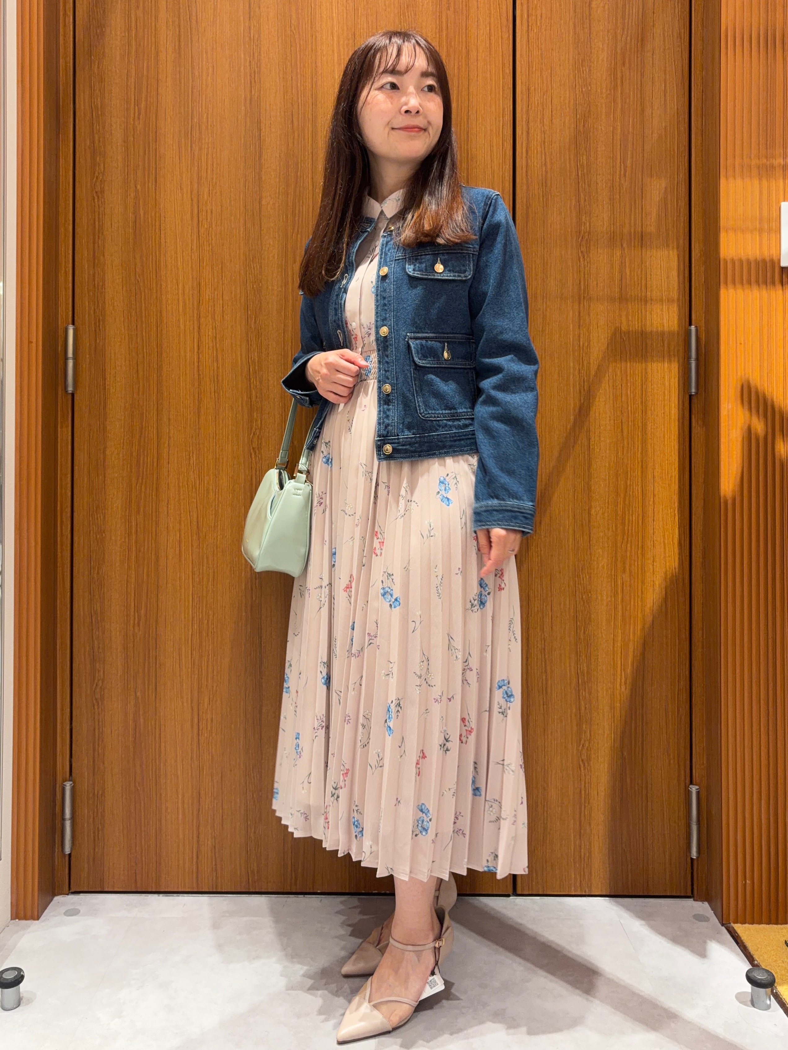 アスカさんの「index｜ミニマルノーカラーデニムジャケット【洗濯機OK】」を使ったコーディネート