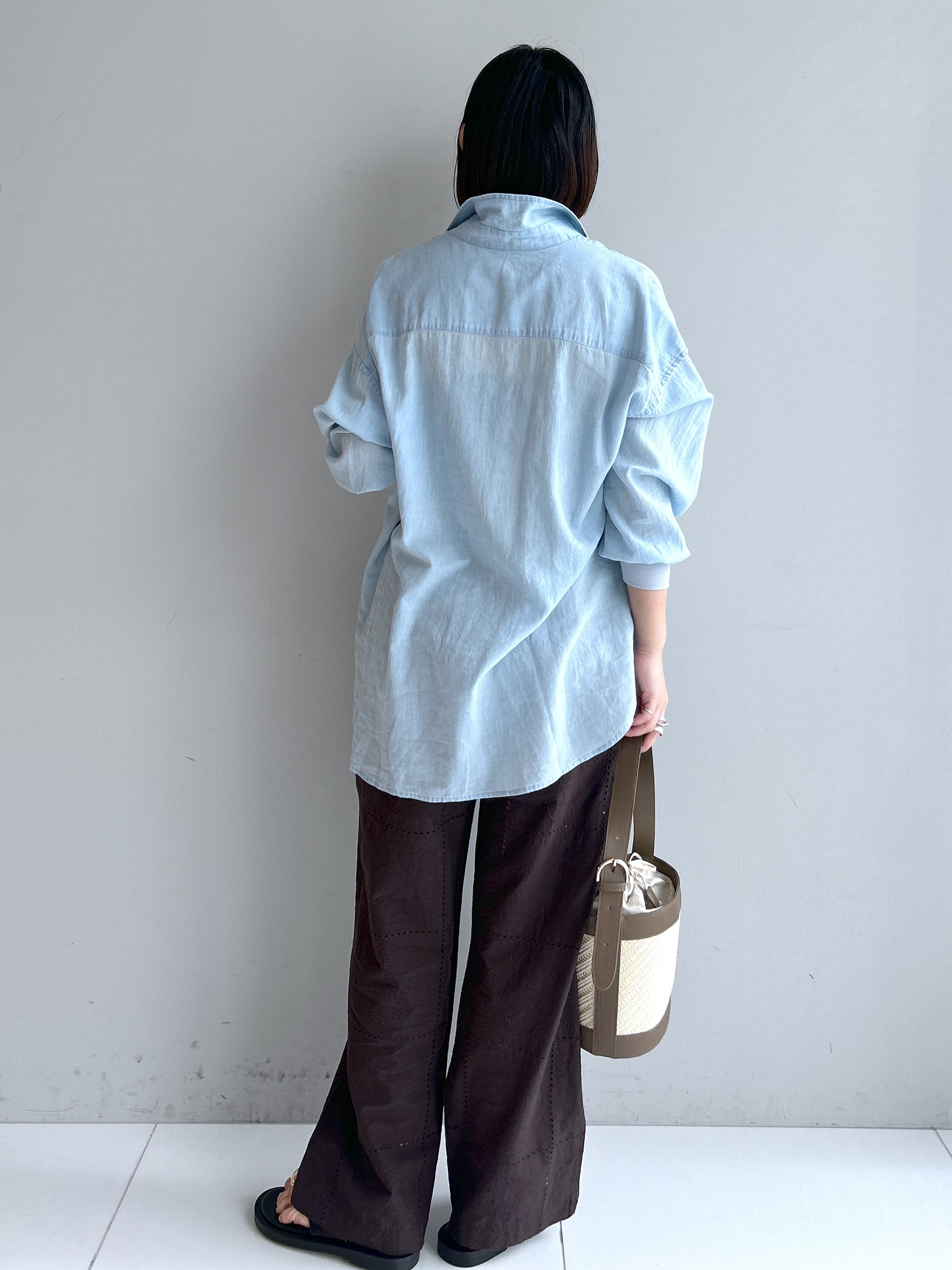 Hirokaさんの「Dessin｜【セットアップ可/洗える】2オンスシアーデニムシャツ」を使ったコーディネート