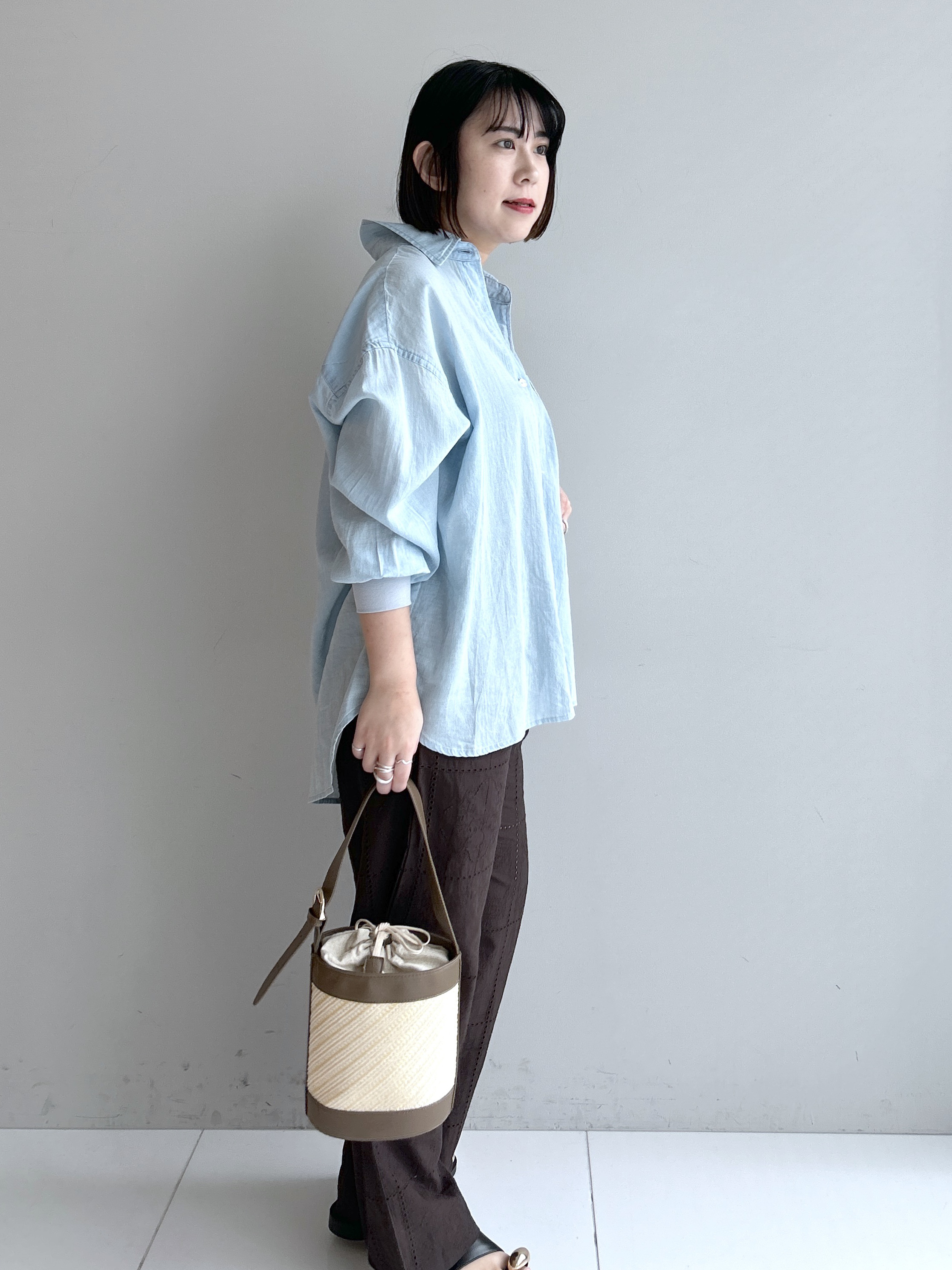 Hirokaさんの「Dessin｜【セットアップ可/洗える】2オンスシアーデニムシャツ」を使ったコーディネート