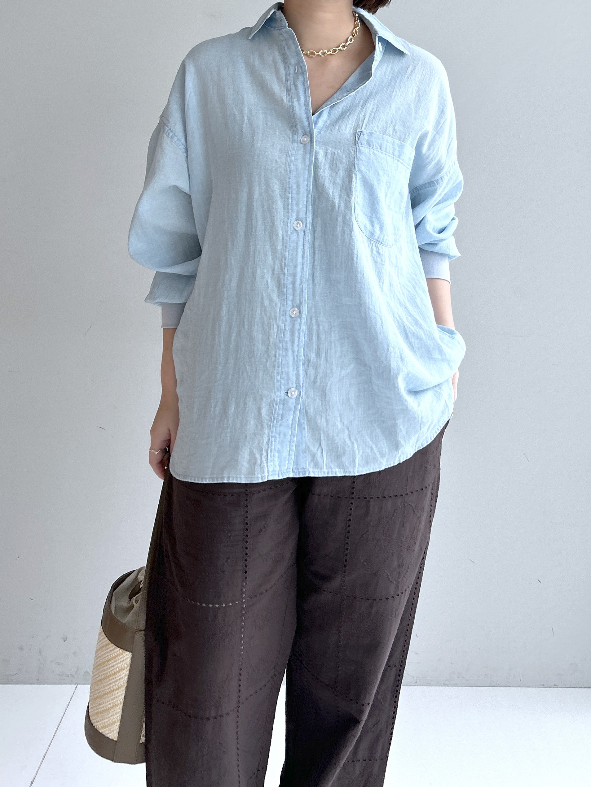 Hirokaさんの「Dessin｜【セットアップ可/洗える】2オンスシアーデニムシャツ」を使ったコーディネート