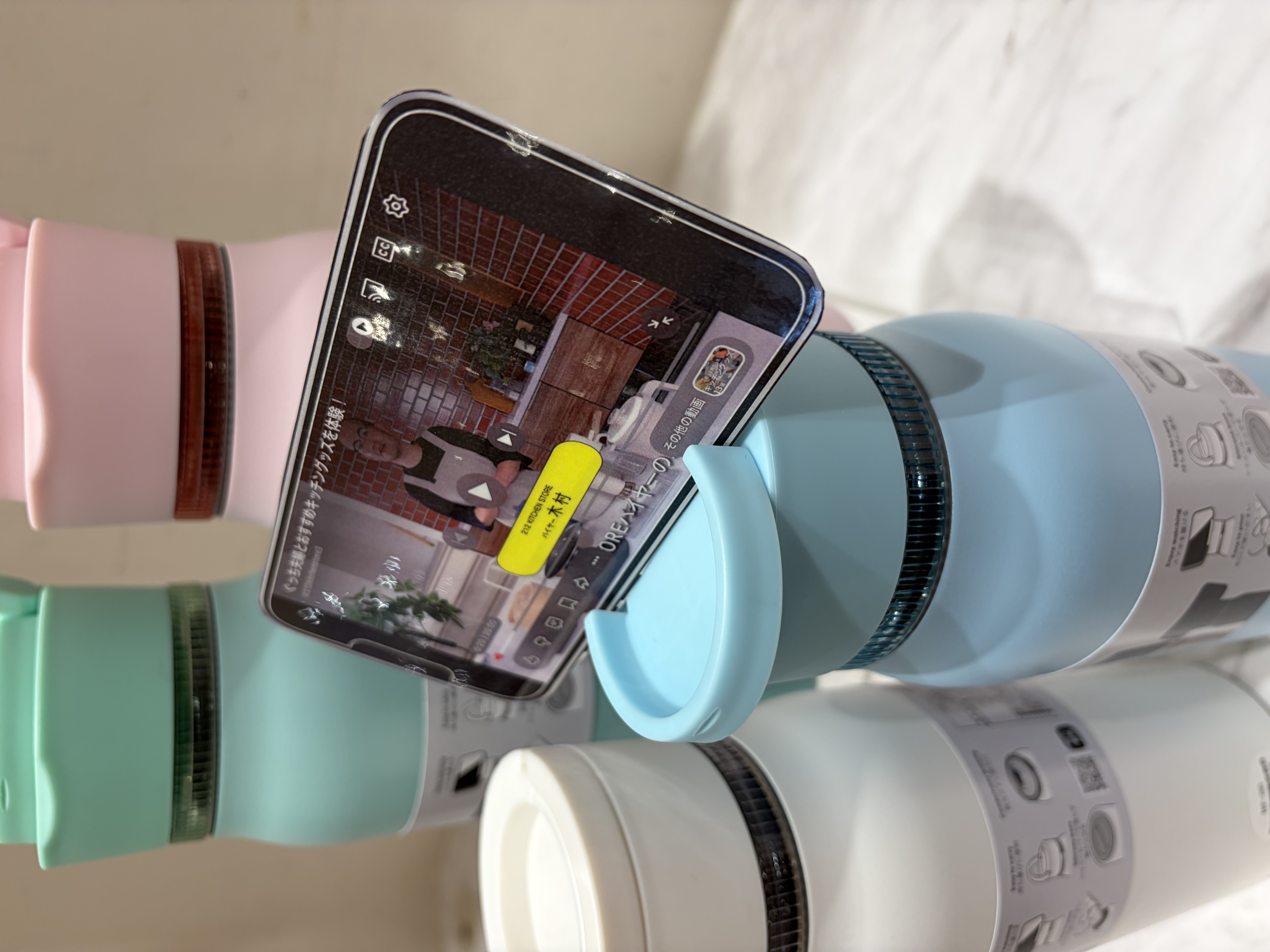 笑門来福さんの「212 KITCHEN STORE｜スマホスタンド付きステンレスボトル PK ＜KEVNHAUN ケヴンハウン＞」を使ったコーディネート