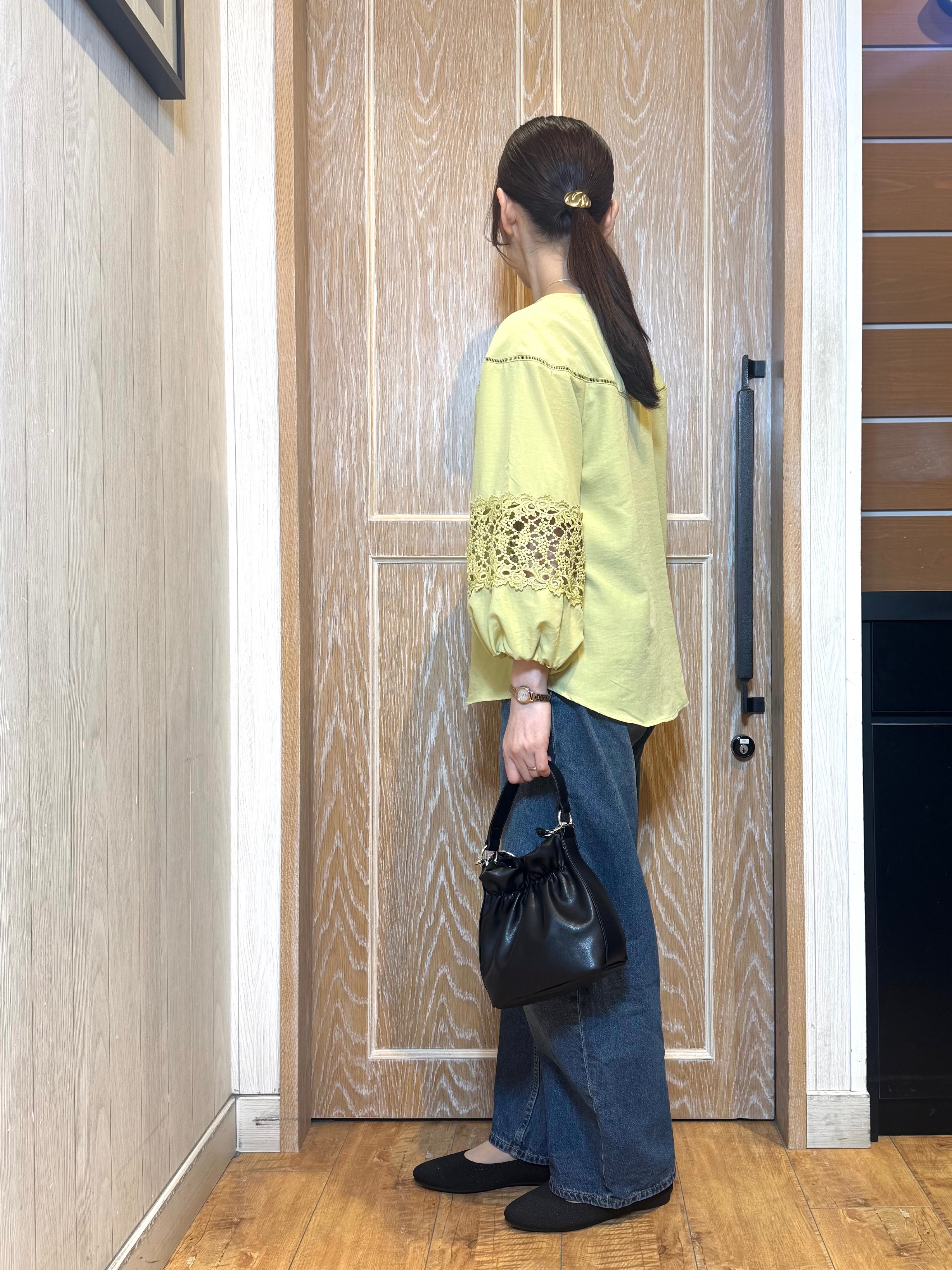 KAORIさんの「SHOO･LA･RUE｜【洗濯機可/7分袖】インせず着られる 透かし編み柄が上品な レース切替シャツ」を使ったコーディネート