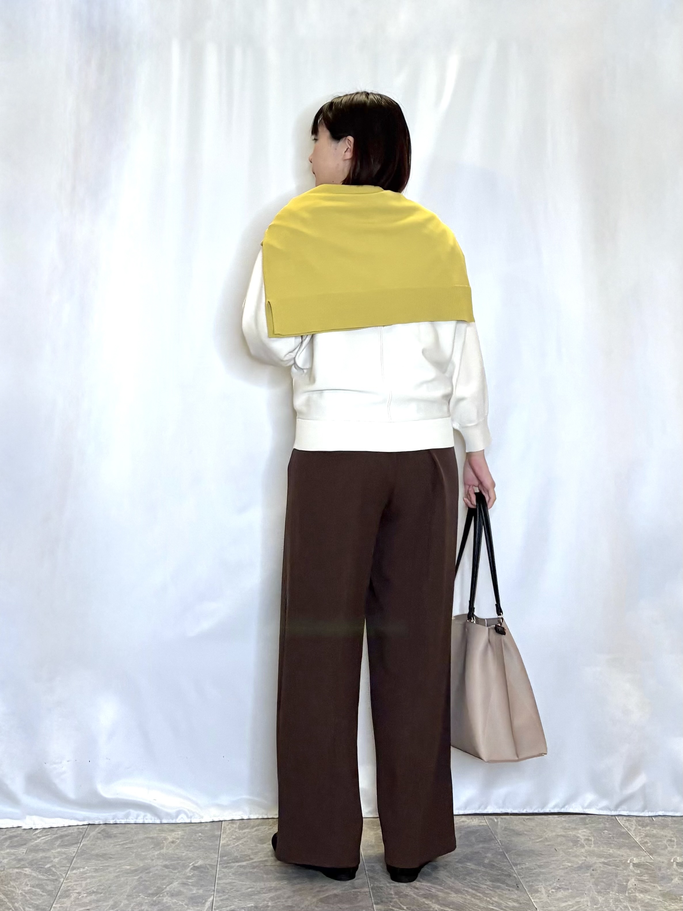 ネリさんの「SHOO･LA･RUE｜【洗濯機可/ひんやり/UV】さらっとしたタッチが心地よい ショート丈 Vネックカーディガン」を使ったコーディネート