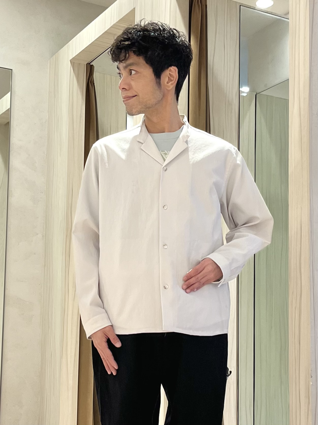 URAさんの「TAKEO KIKUCHI｜【撥水・洗える・シワになりにくい】 リランチェ（R） シャツ」を使ったコーディネート