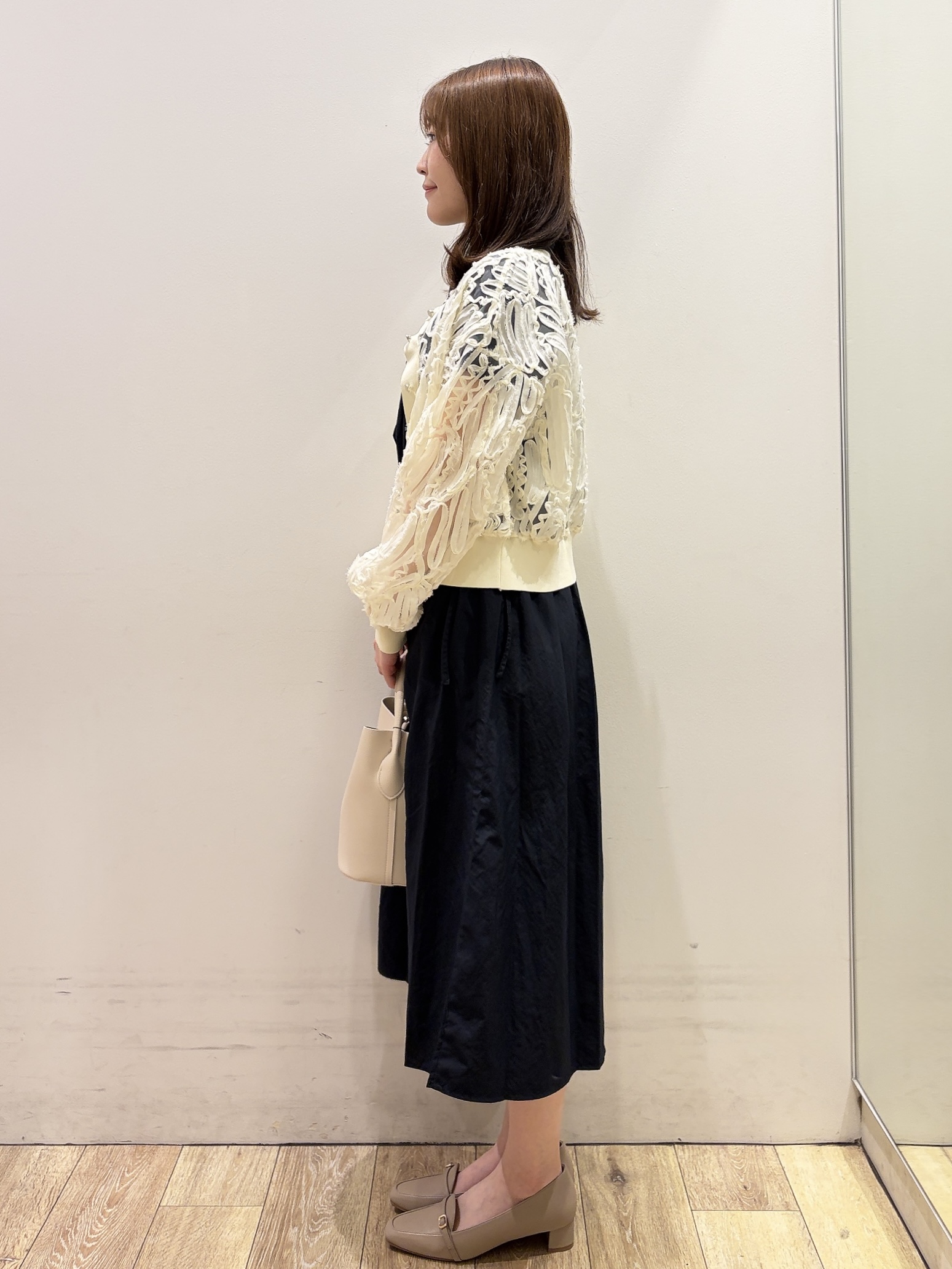 MOMOさんの「index｜シアー幾何刺繍カーディガン【洗濯機OK】」を使ったコーディネート