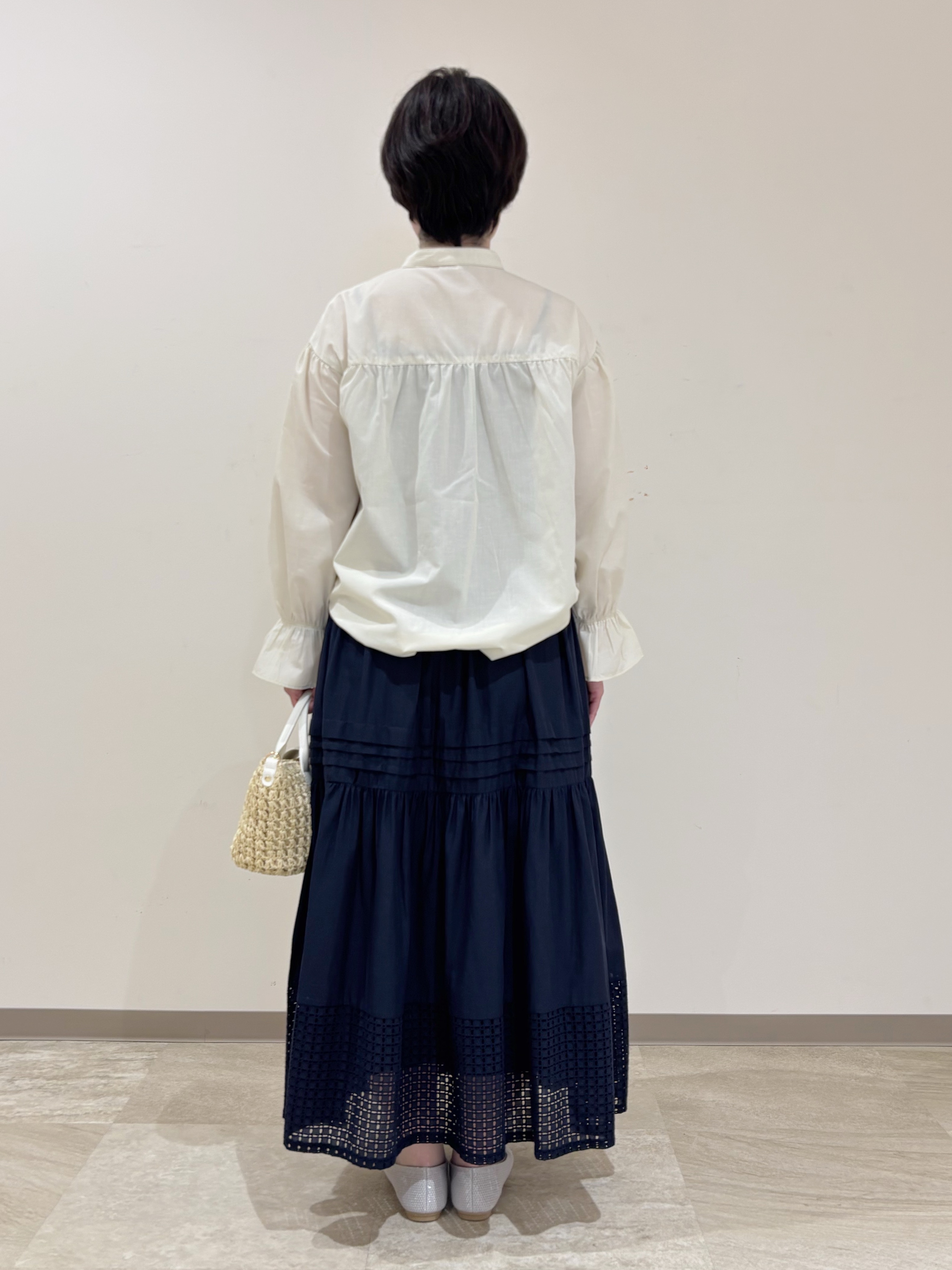 marikoさんの「grove｜【貴島明日香さん着用／イージーケア／接触冷感】麻混スタンドギャザーシャツ」を使ったコーディネート