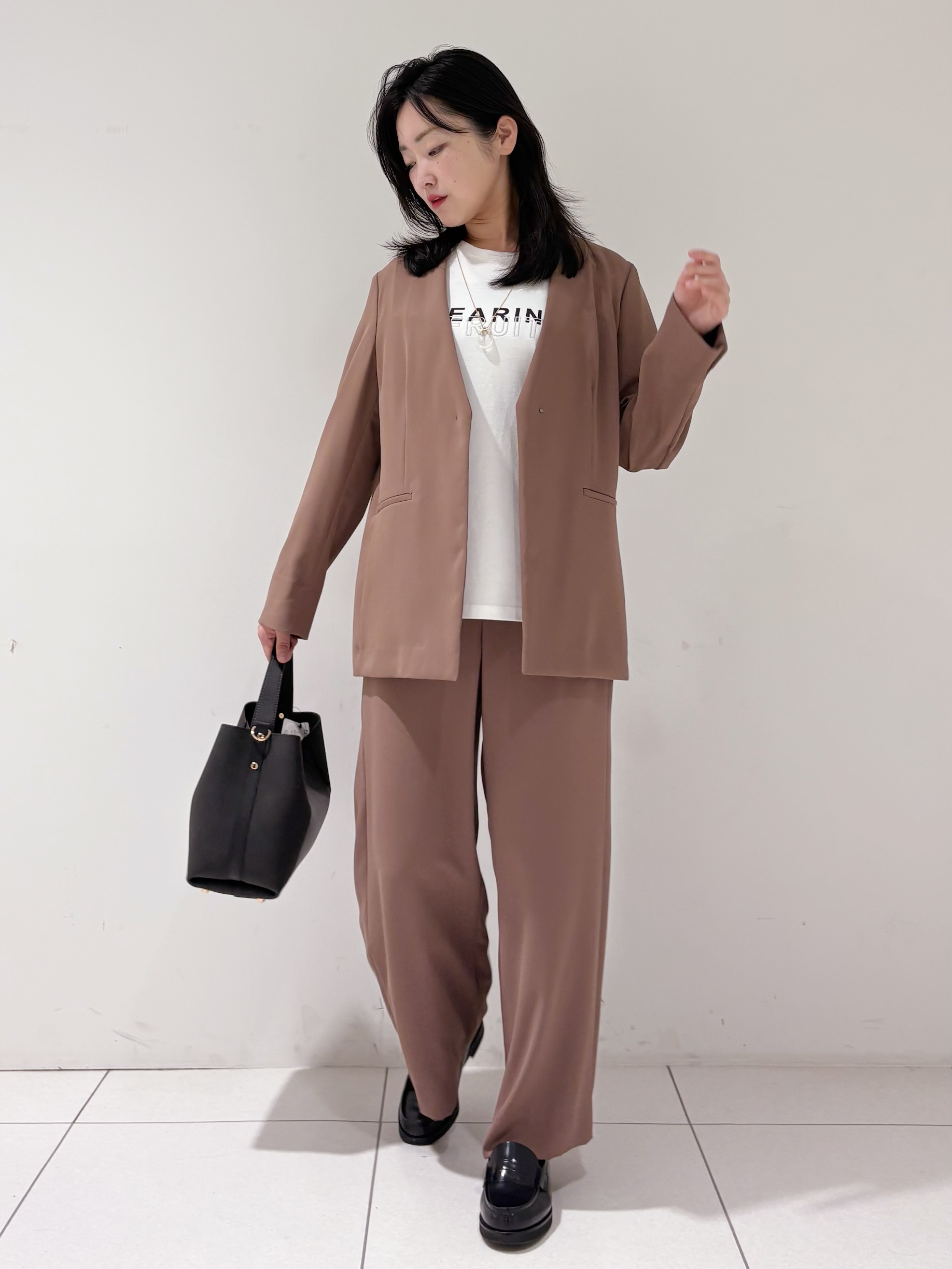 momokoさんの「INDIVI｜【さらに軽く軽快！／着る日傘】ノーカラージャケット」を使ったコーディネート