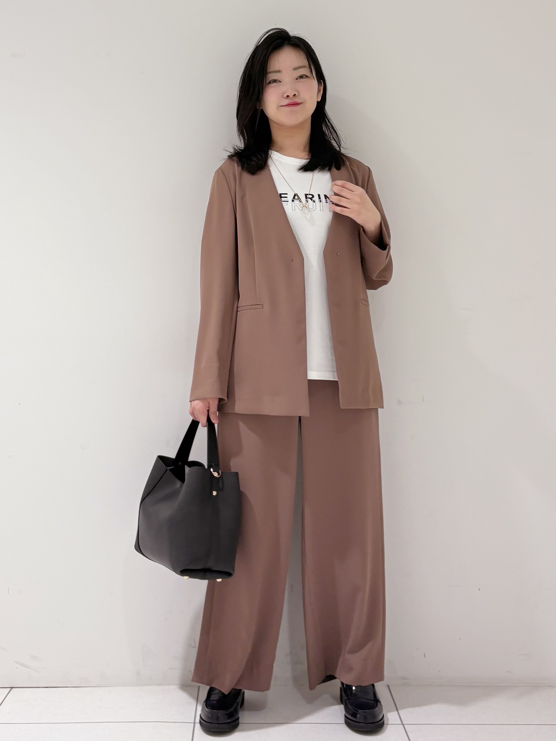 momokoさんの「INDIVI｜【さらに軽く軽快！／着る日傘】ノーカラージャケット」を使ったコーディネート